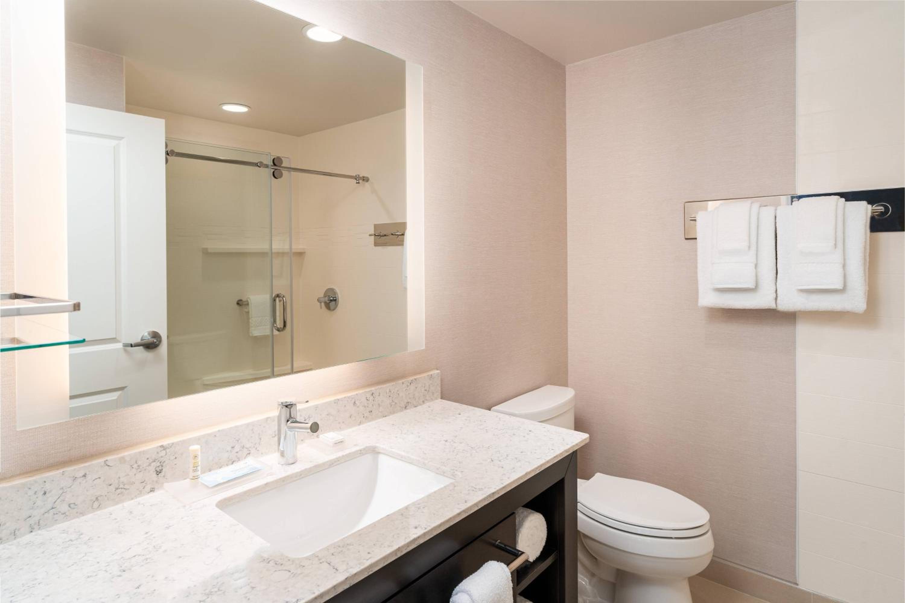 Corner Suite, Studio, King, Sofa bed, City view - Photo 8