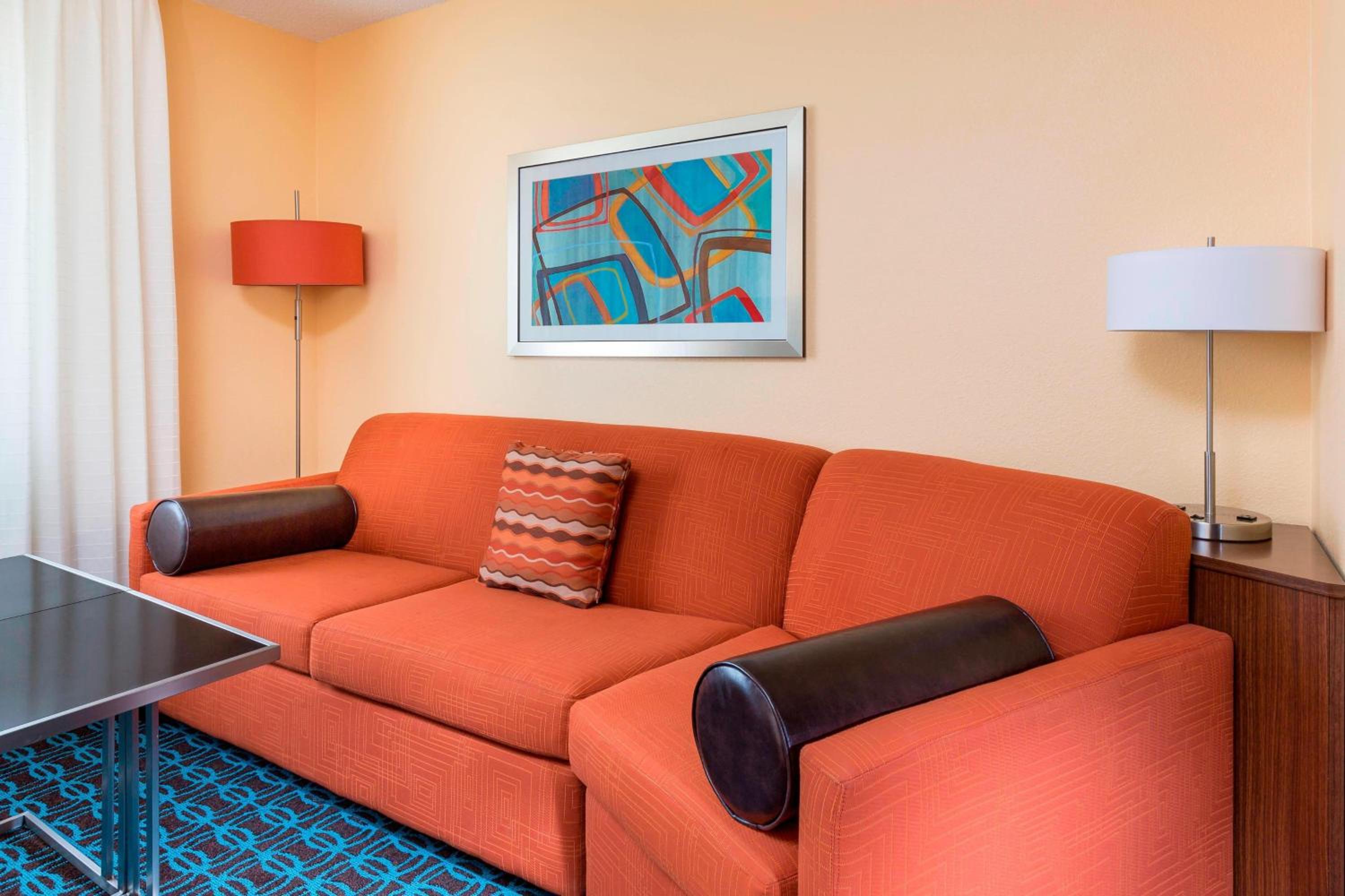 Large King Studio with Sofa Bed - Photo 3