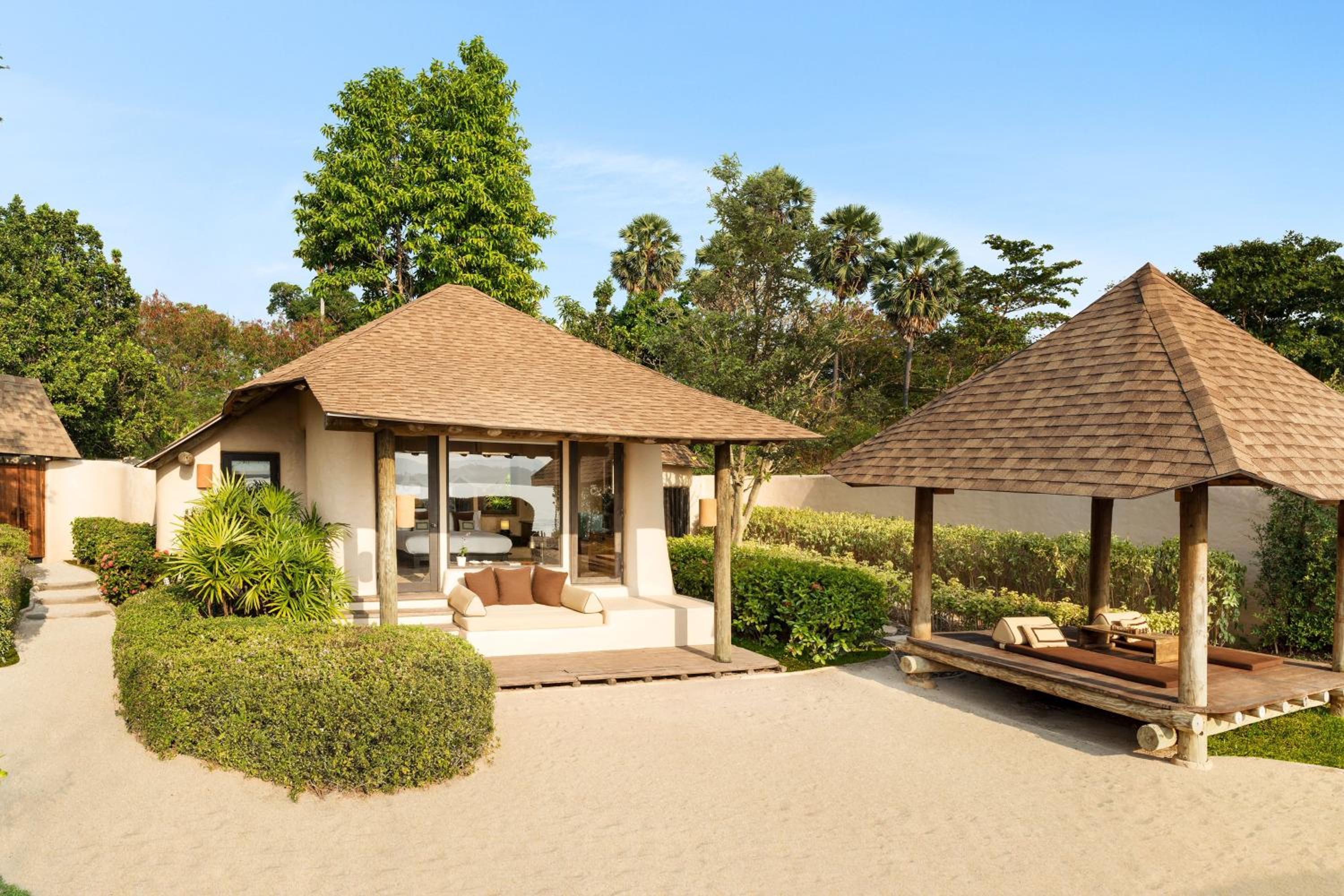 One-Bedroom Beachfront Villa with Sofa Bed - Photo 2