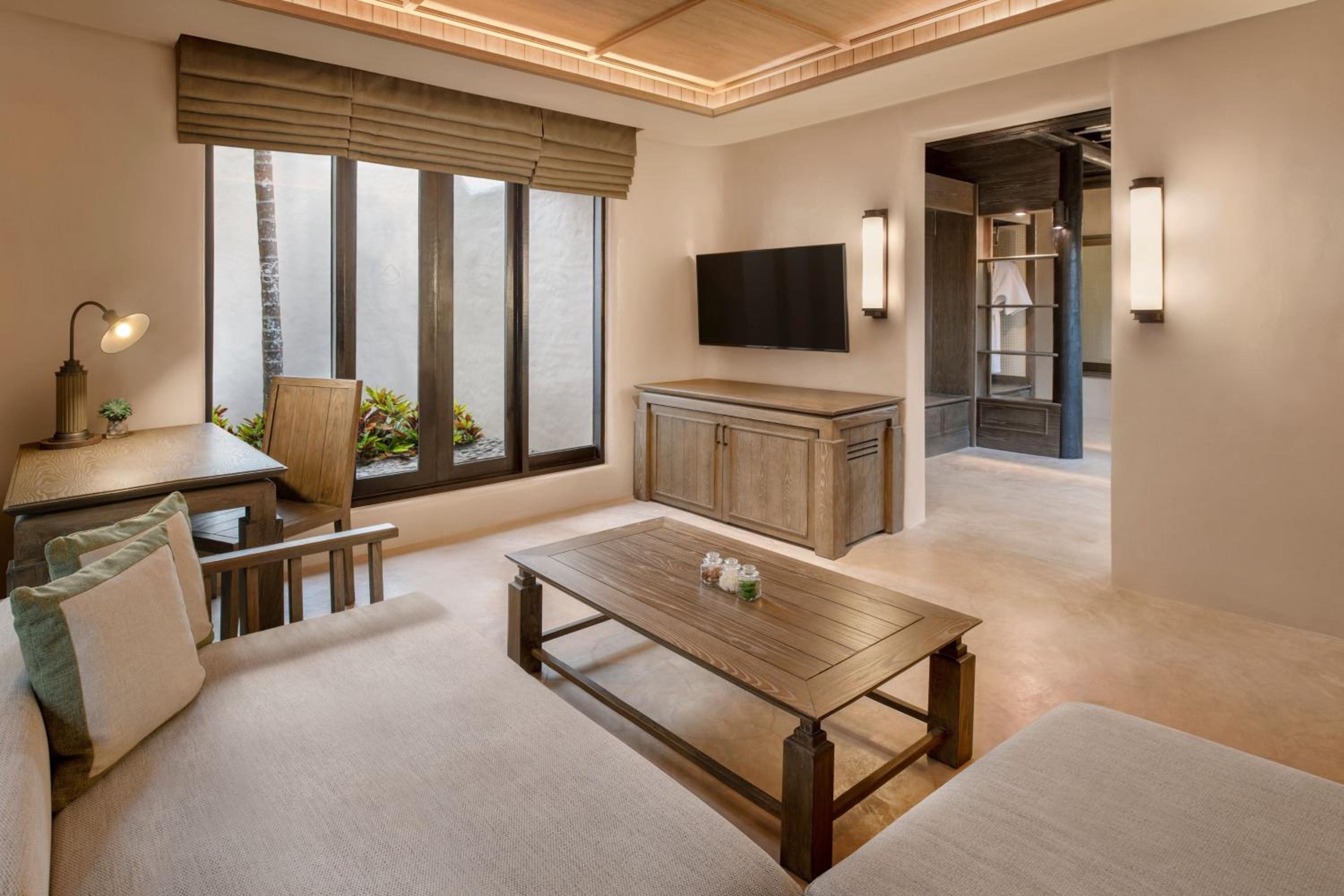 One-Bedroom King Suite with Sofa Bed  - Photo 2