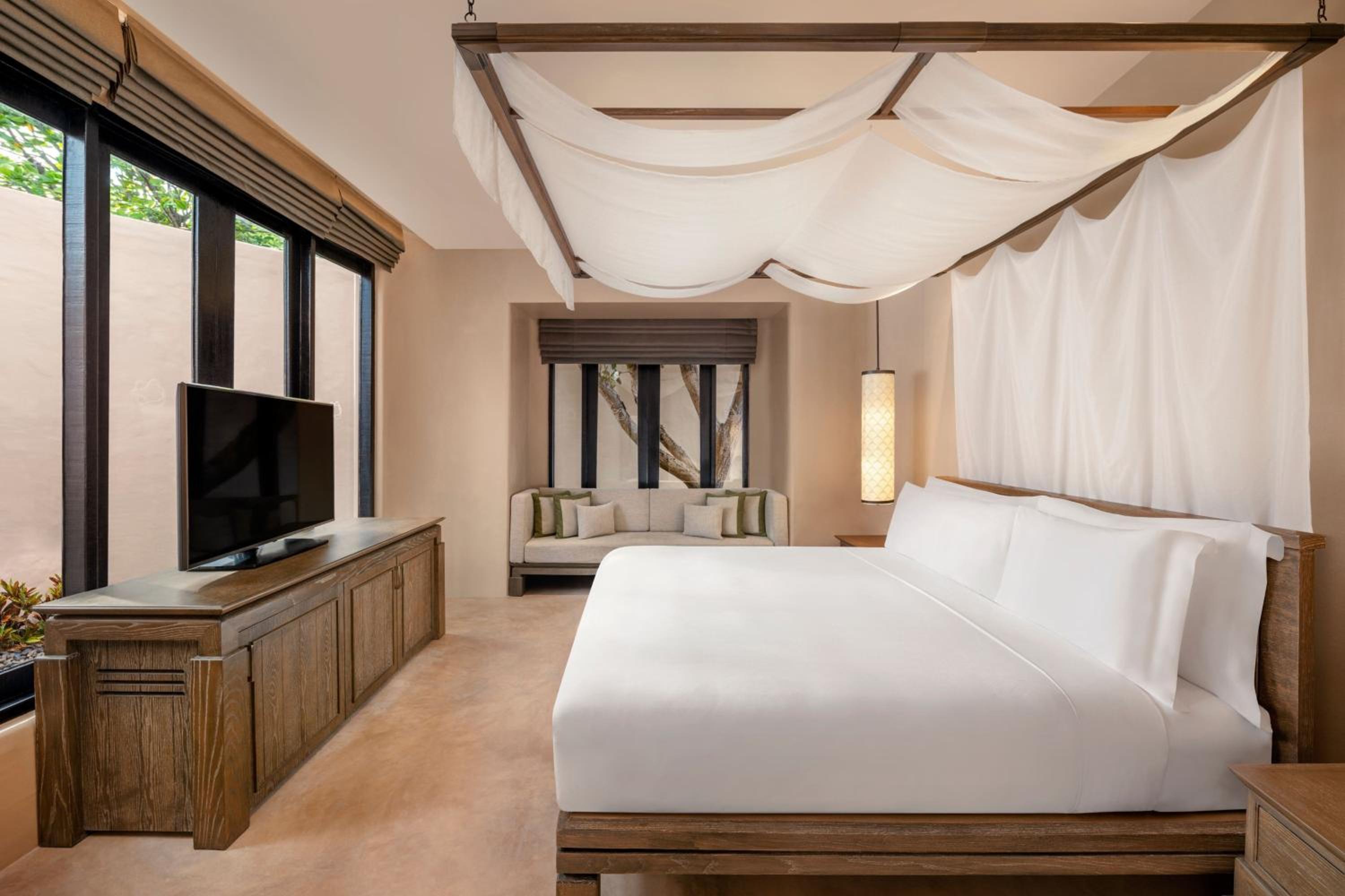 One-Bedroom King Suite with Sofa Bed  - Photo 4