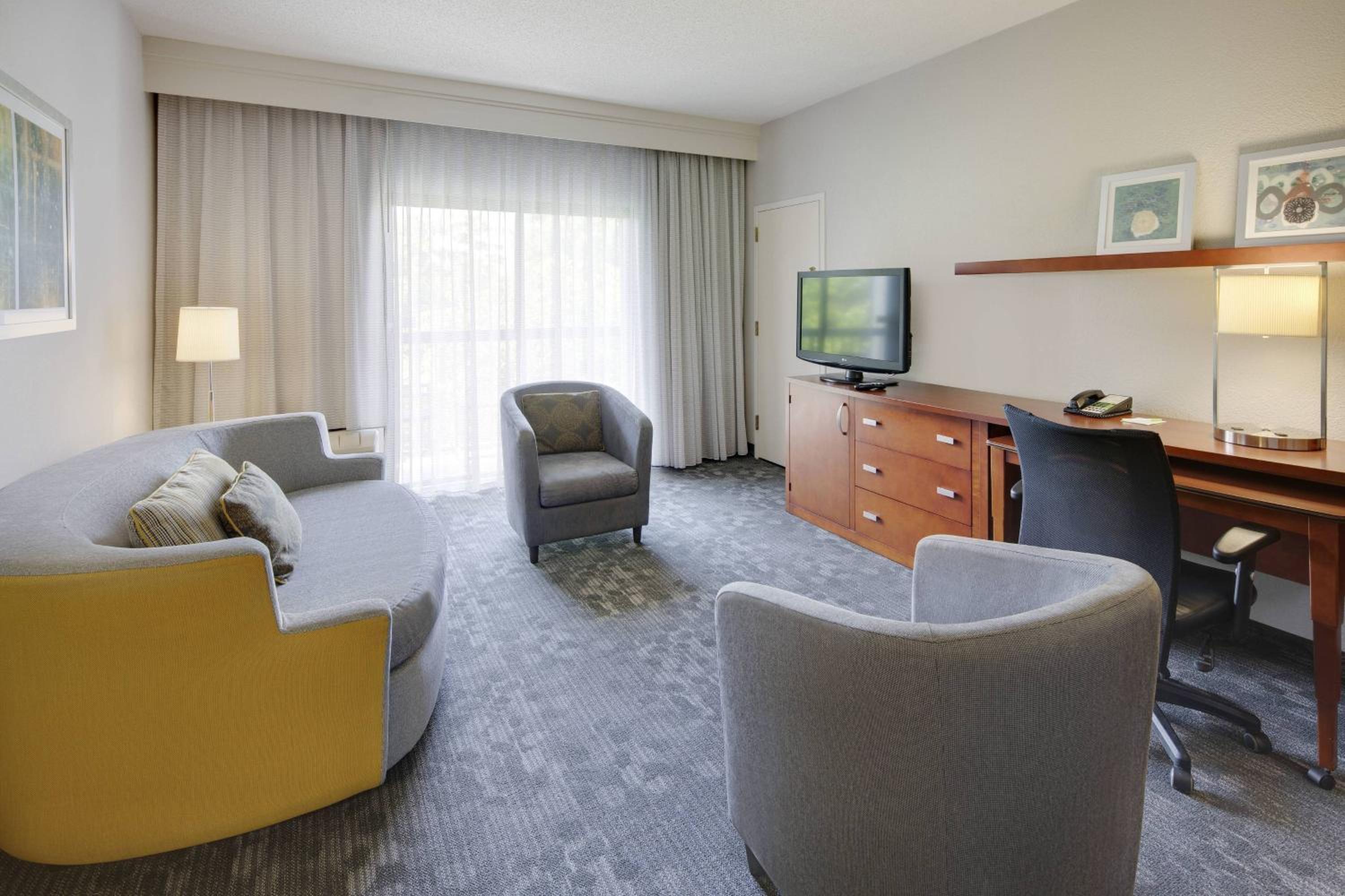One-Bedroom Suite - Photo 1