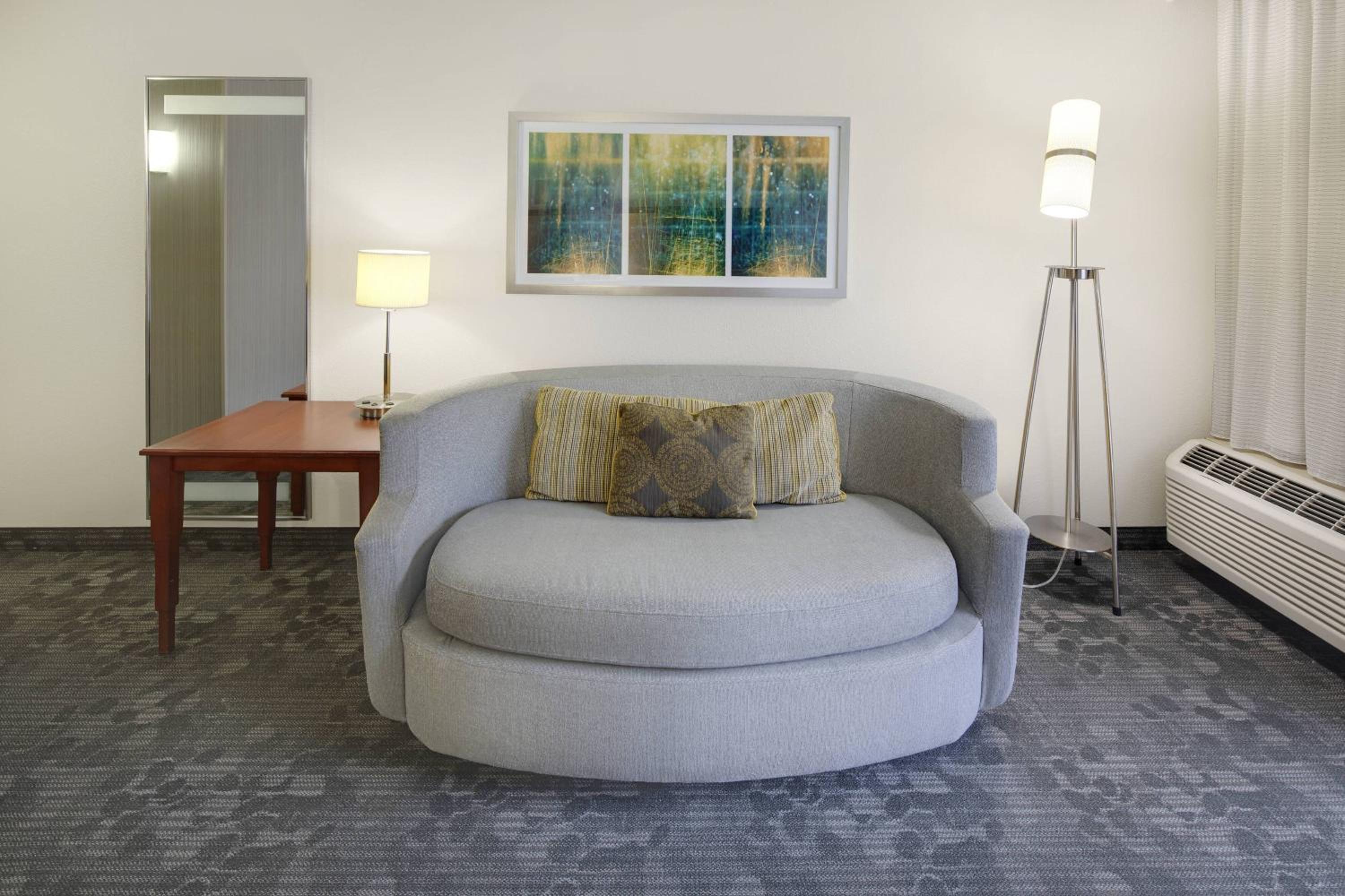 One-Bedroom King Suite - Photo 3