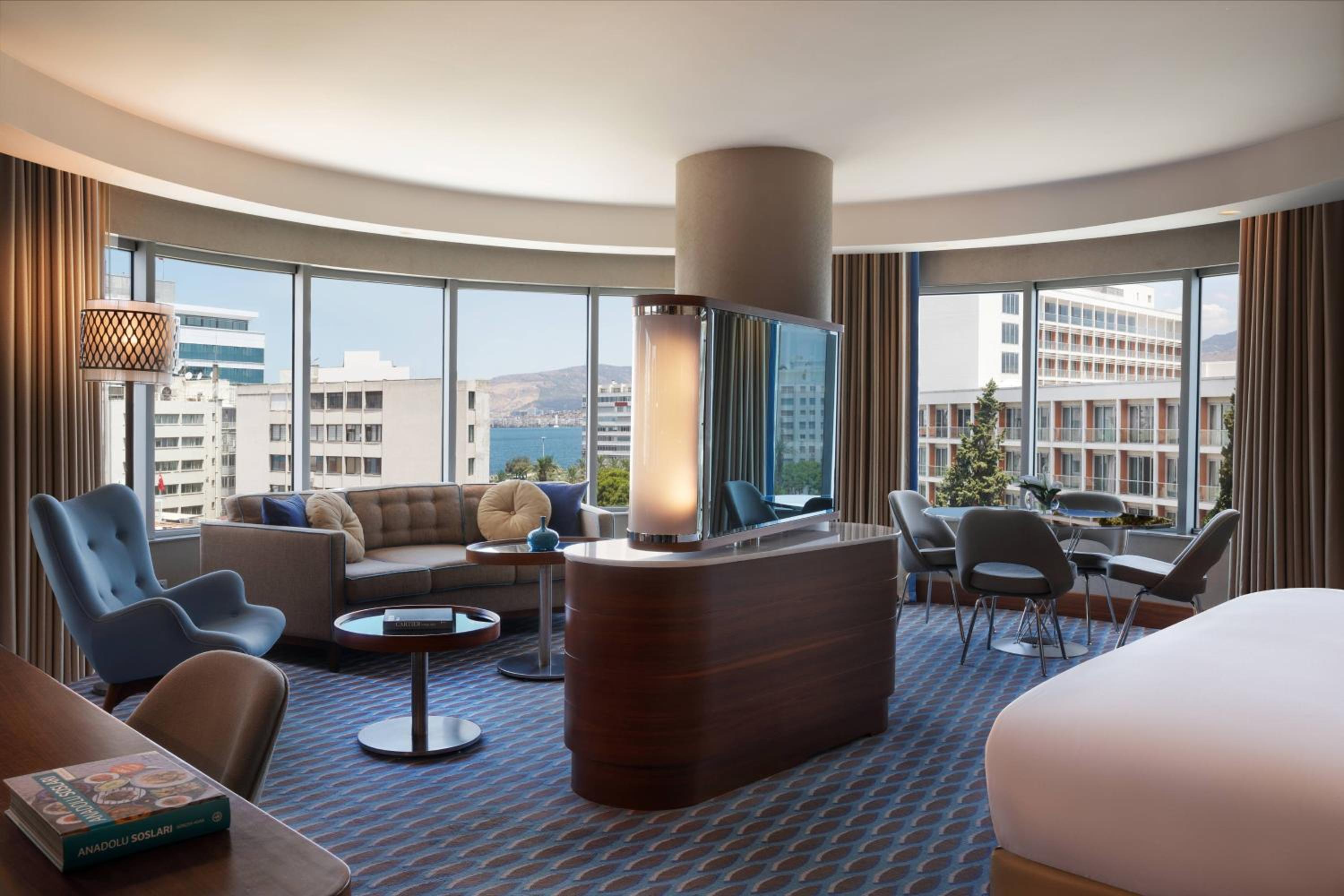 Executive Suite with Partial Sea View and Spa Bath Club Lounge Access