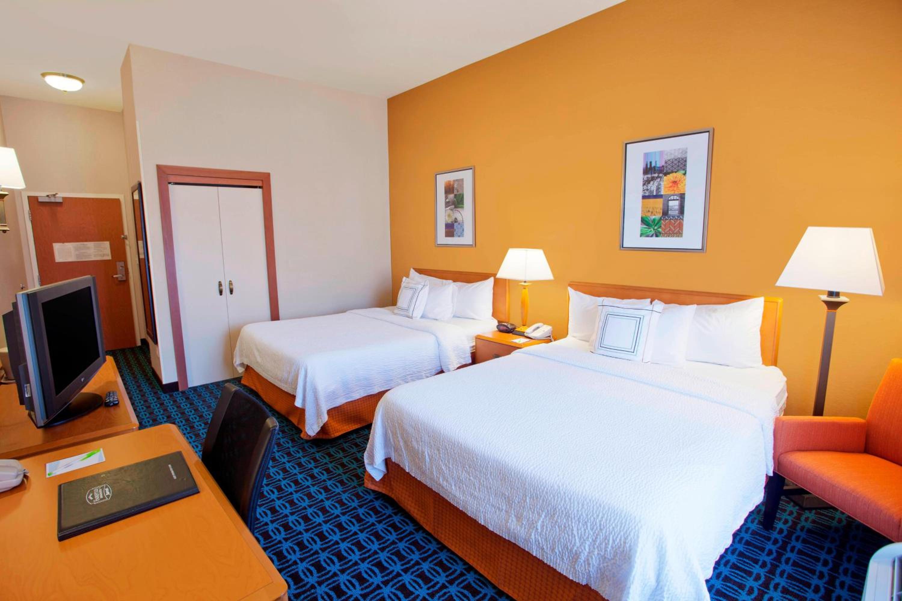 Queen Room with Two Queen Beds - Photo 1