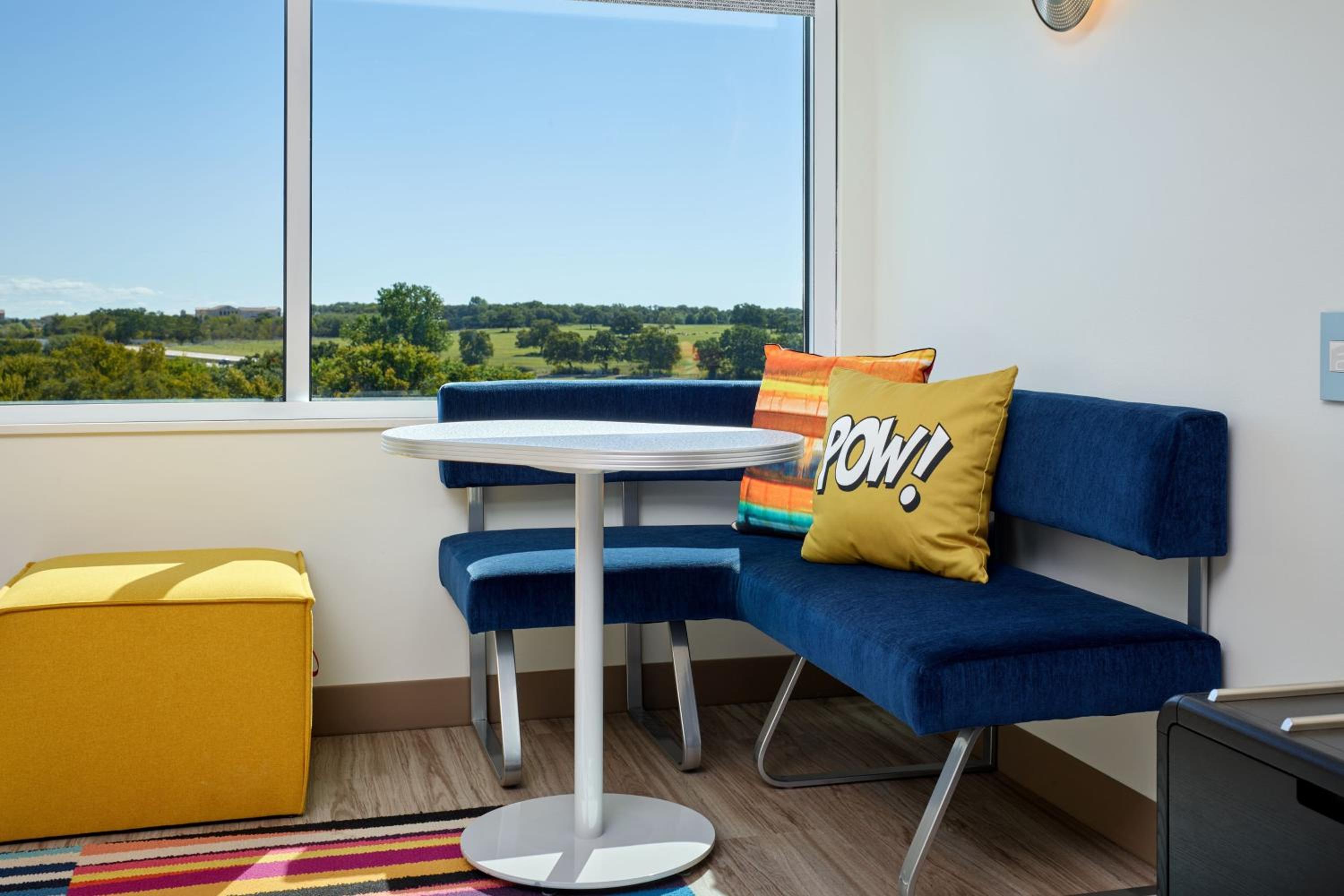 Aloft King Room - Photo 2
