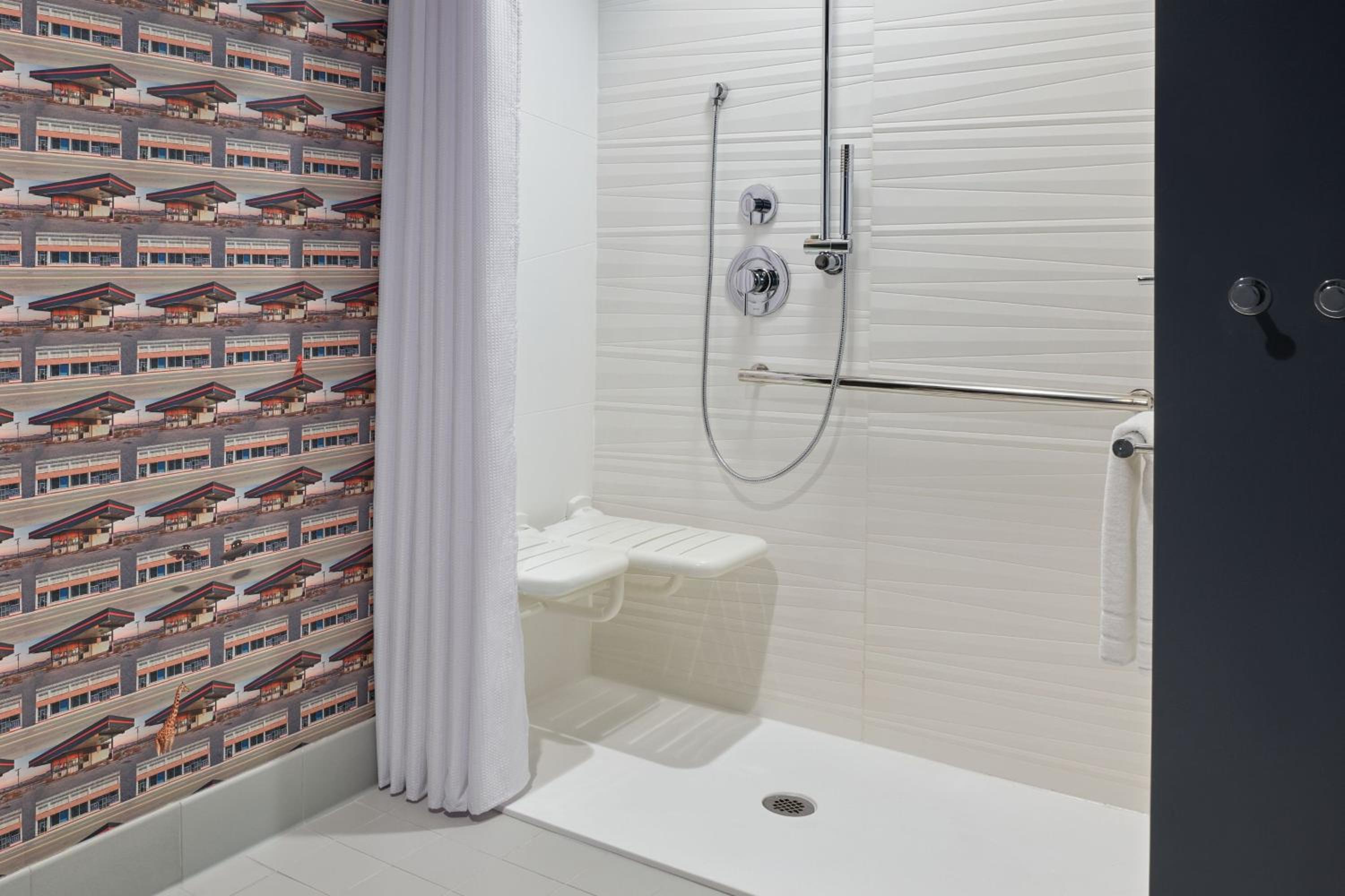 Aloft King Room - Photo 4