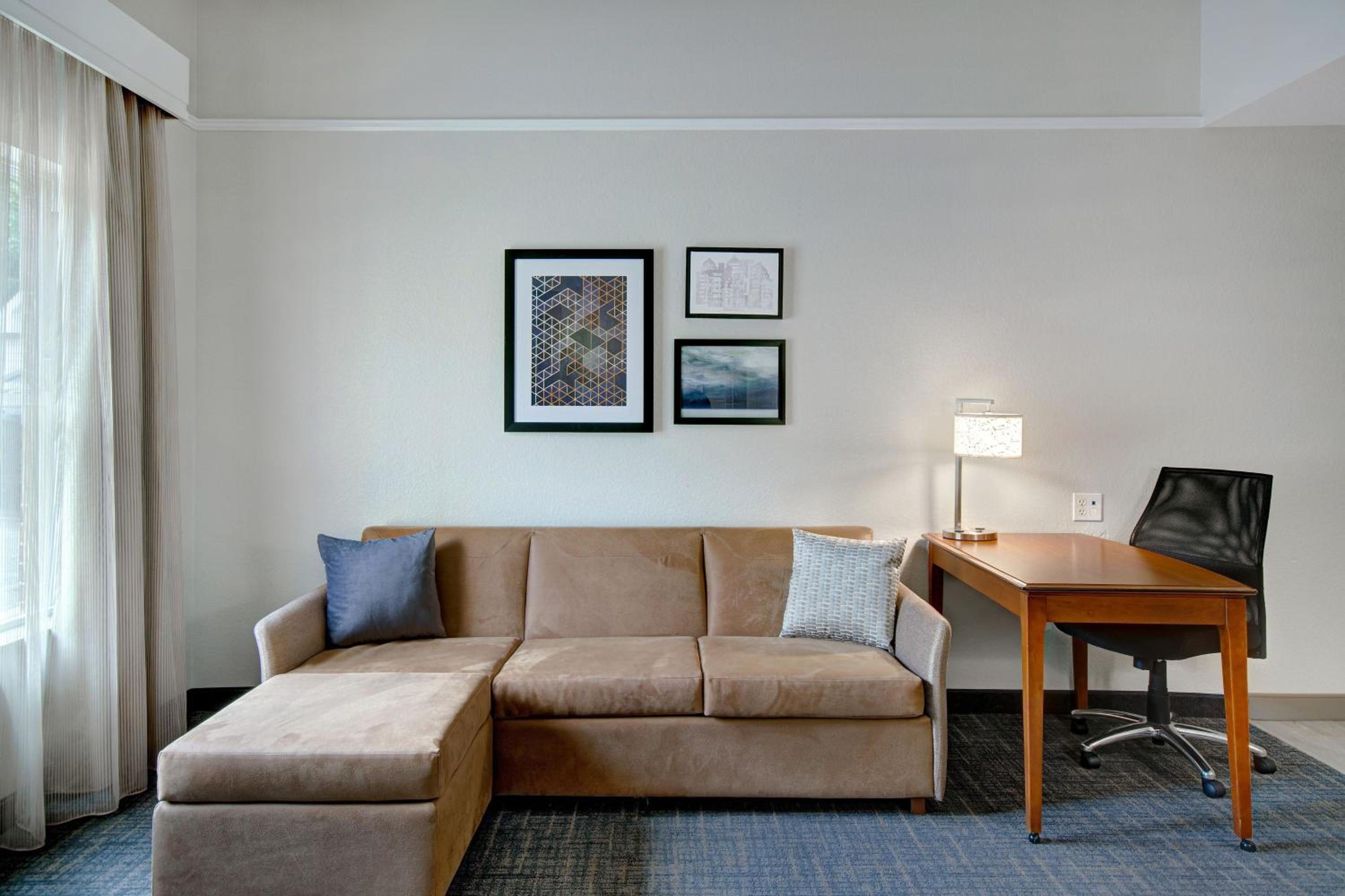 King Studio with Sofa Bed - Photo 8