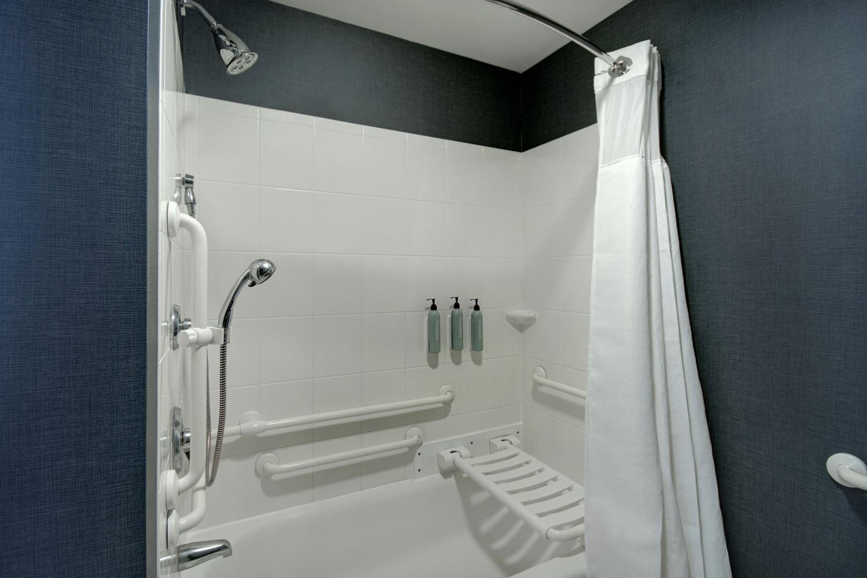 King Studio with Sofa Bed - Photo 7