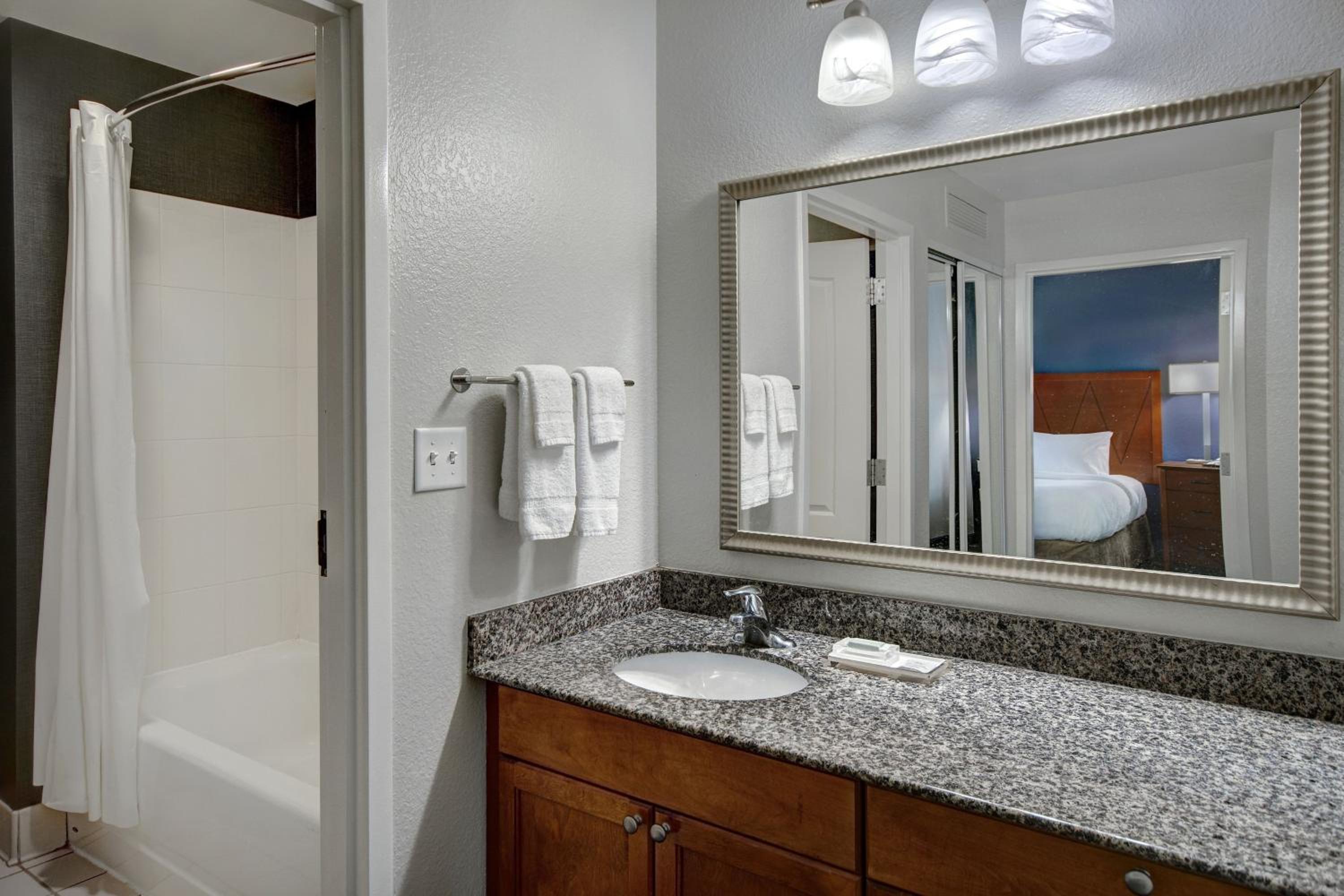 One-Bedroom King Suite with Sofa Bed and Adapted Tub - Mobility and Hearing Accessible photo 3