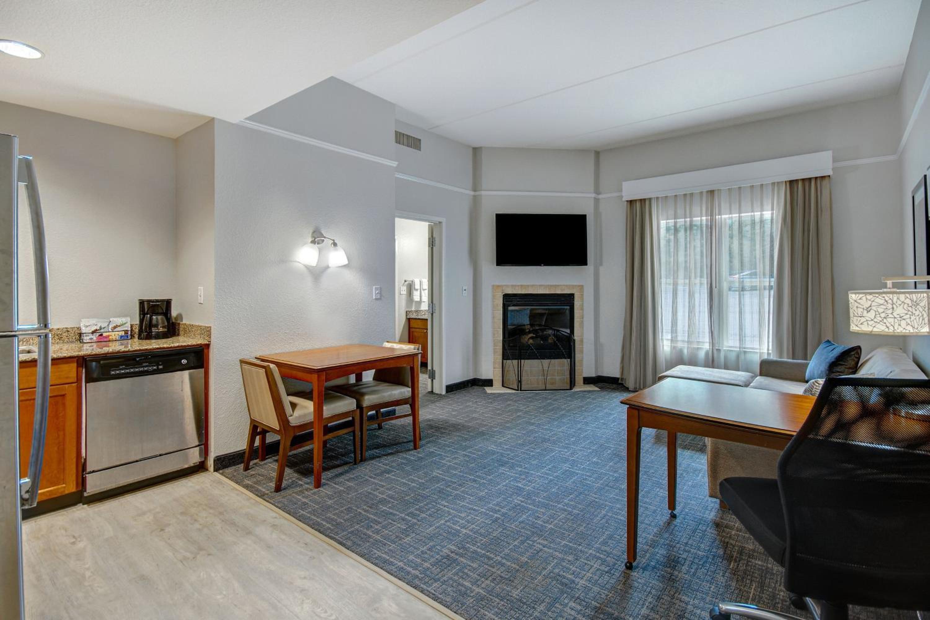 One-Bedroom King Suite with Sofa Bed and Adapted Tub - Mobility and Hearing Accessible photo 2