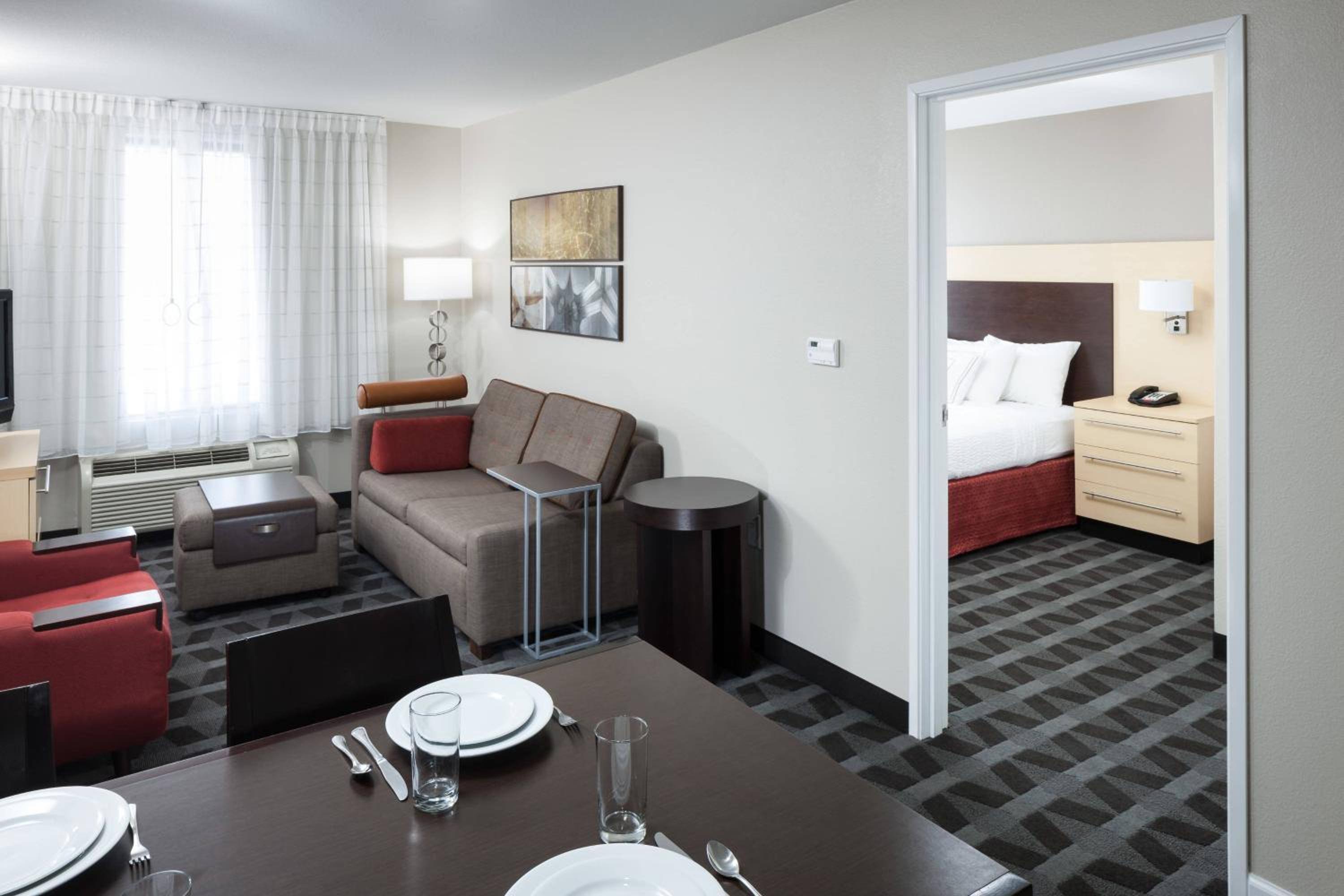 Two-Bedroom Suite - Photo 4