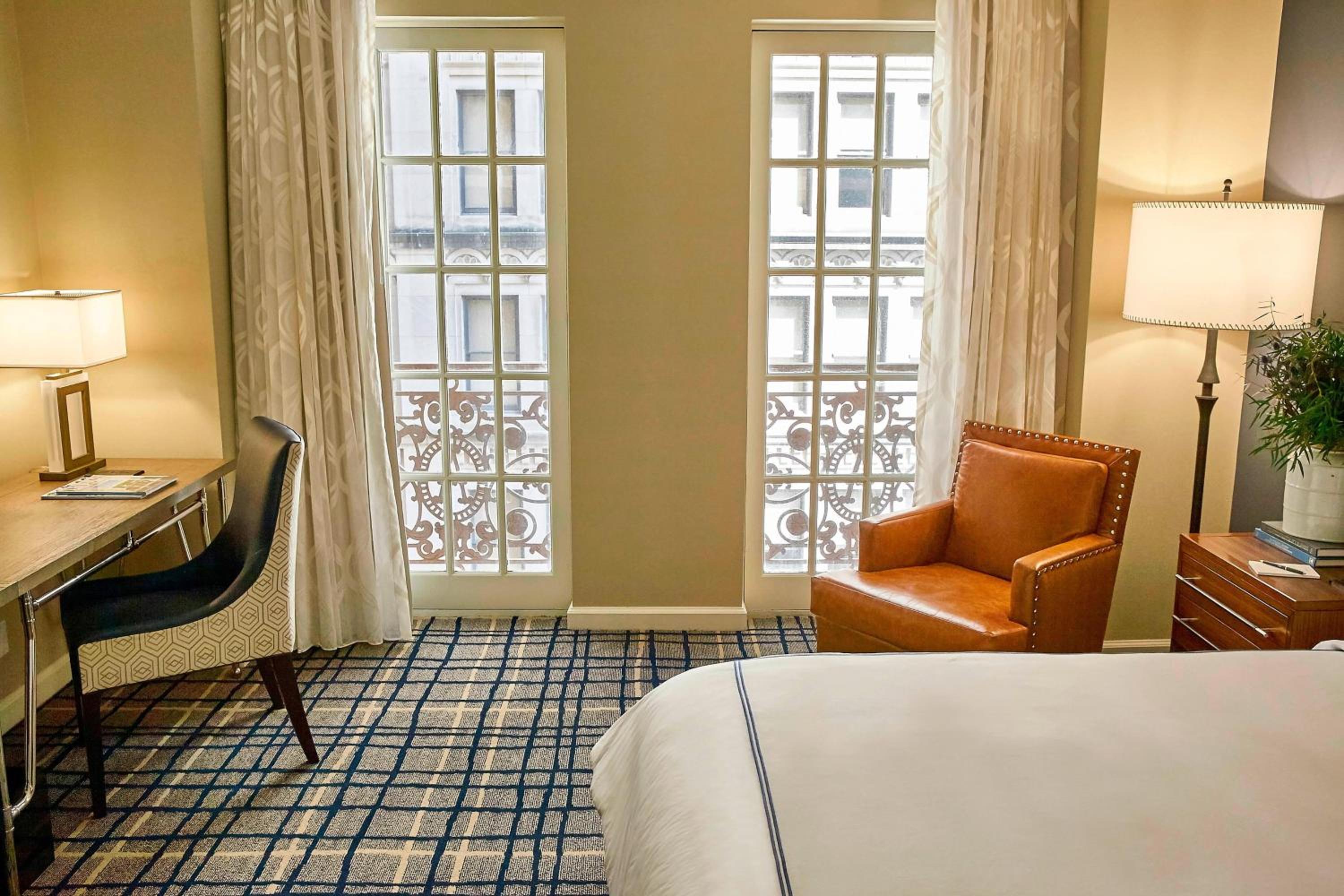 Deluxe Guest room, 1 King Bed   - Photo 4