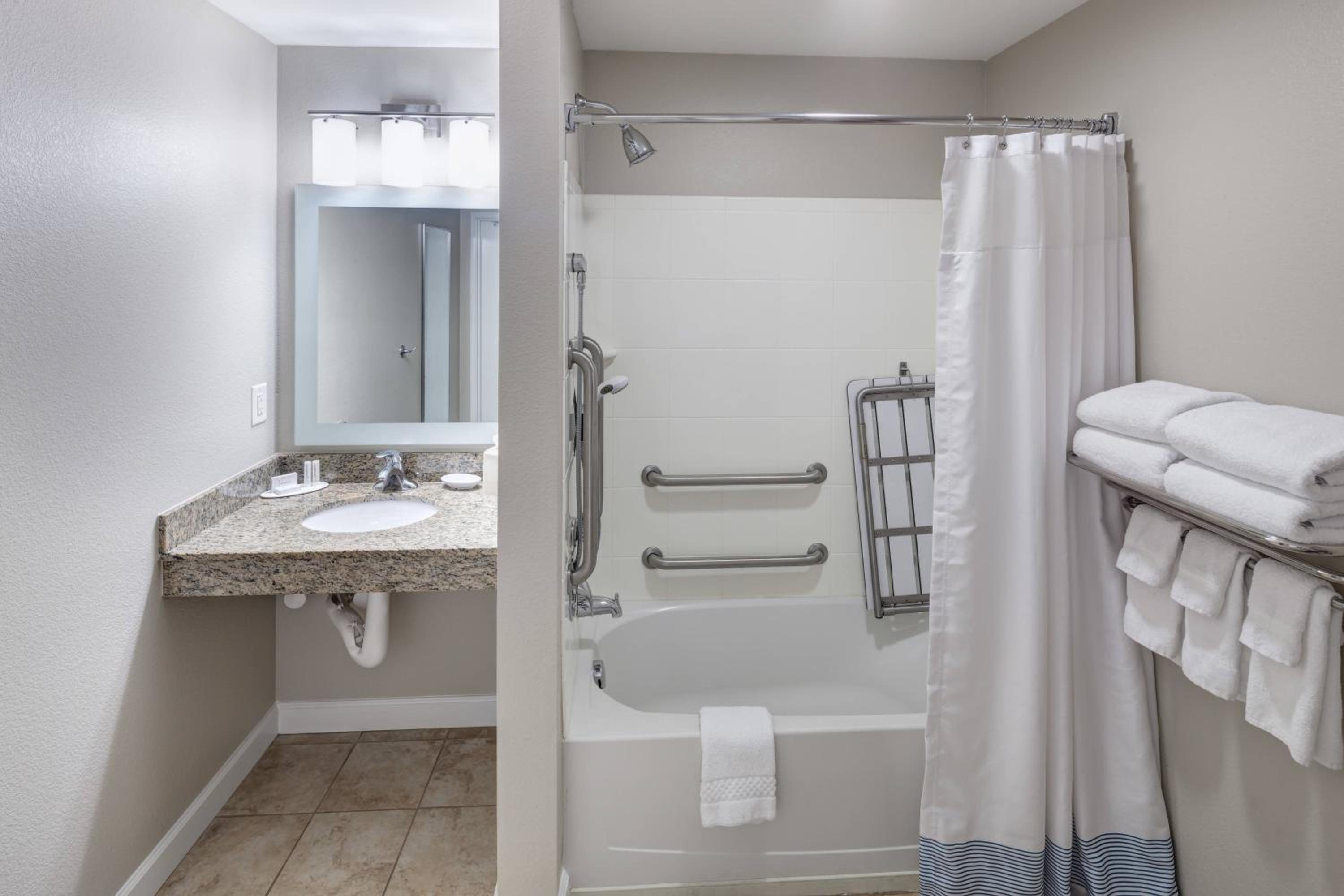 Two-Bedroom Suite - Photo 3