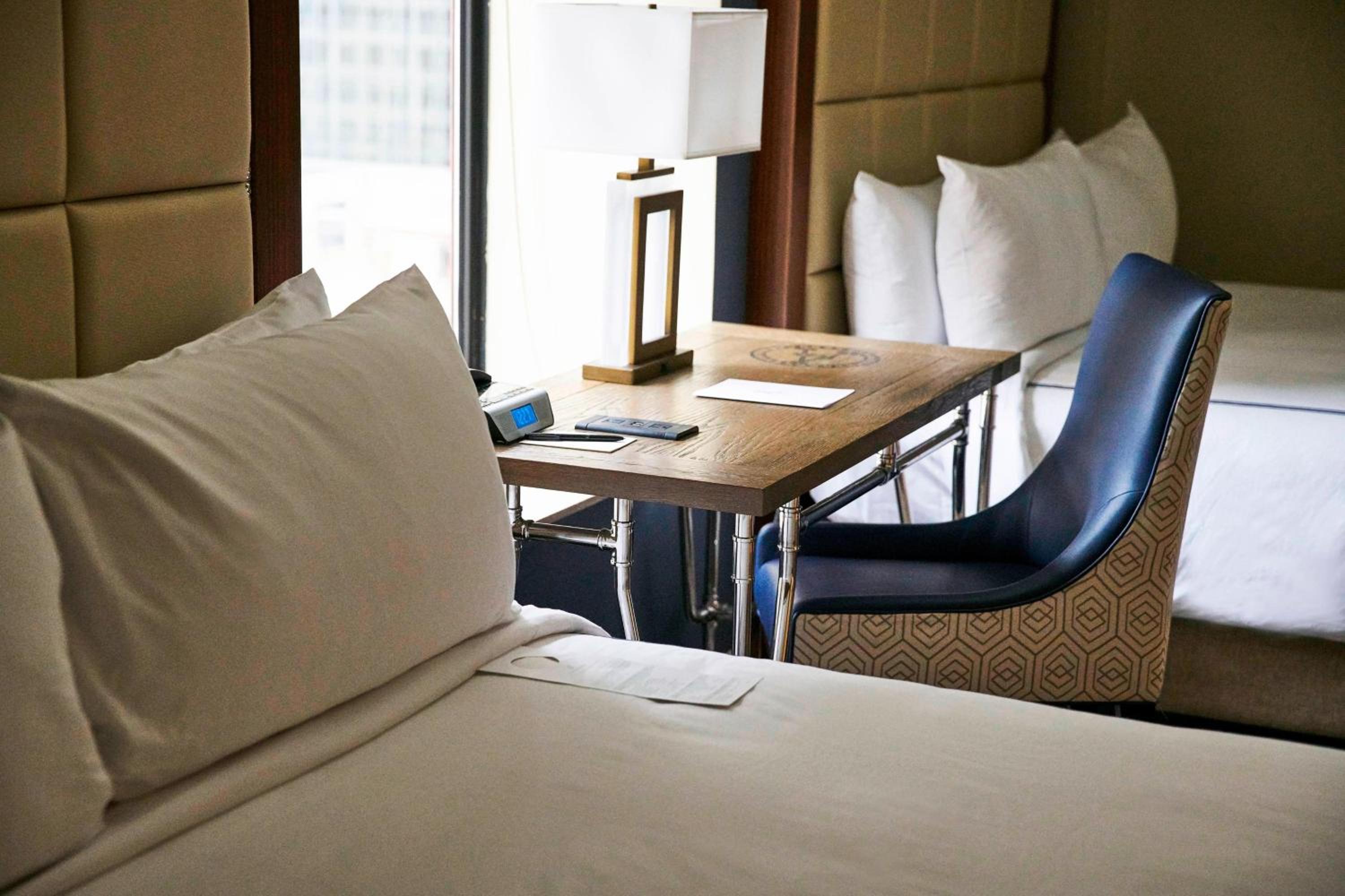 Deluxe Guest Room, 2 King Beds - Photo 7