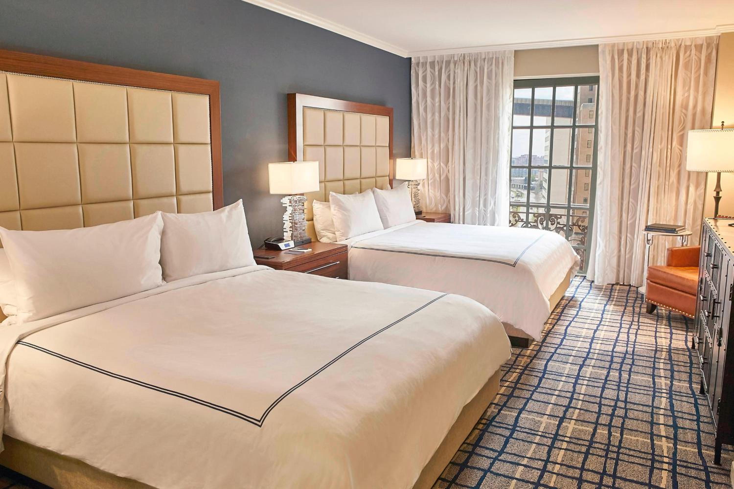 Deluxe Guest Room, 2 King Beds - Photo 4