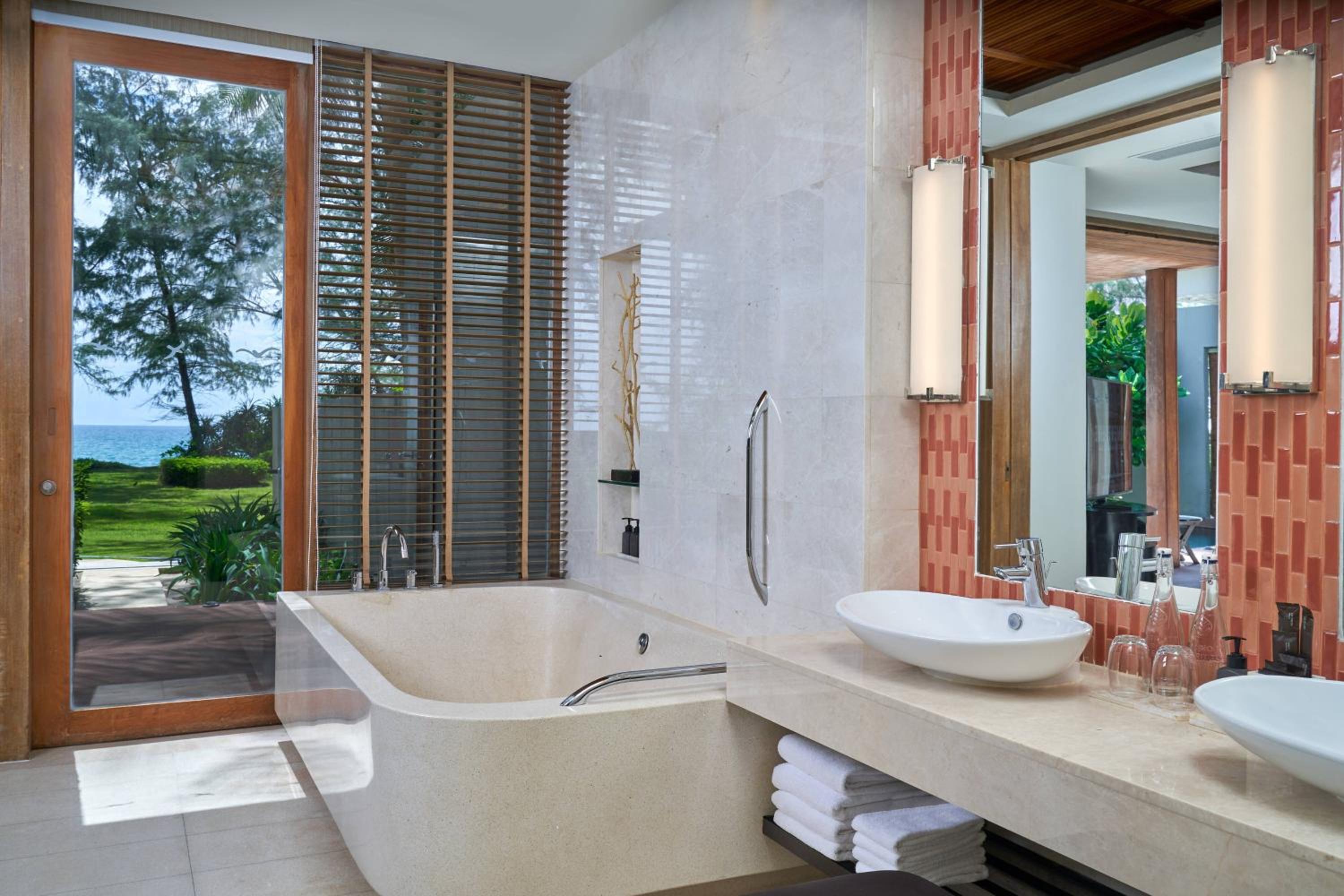 Oceanfront Three-Bedroom Villa with Private Pool (Newly Renovated), photo 6