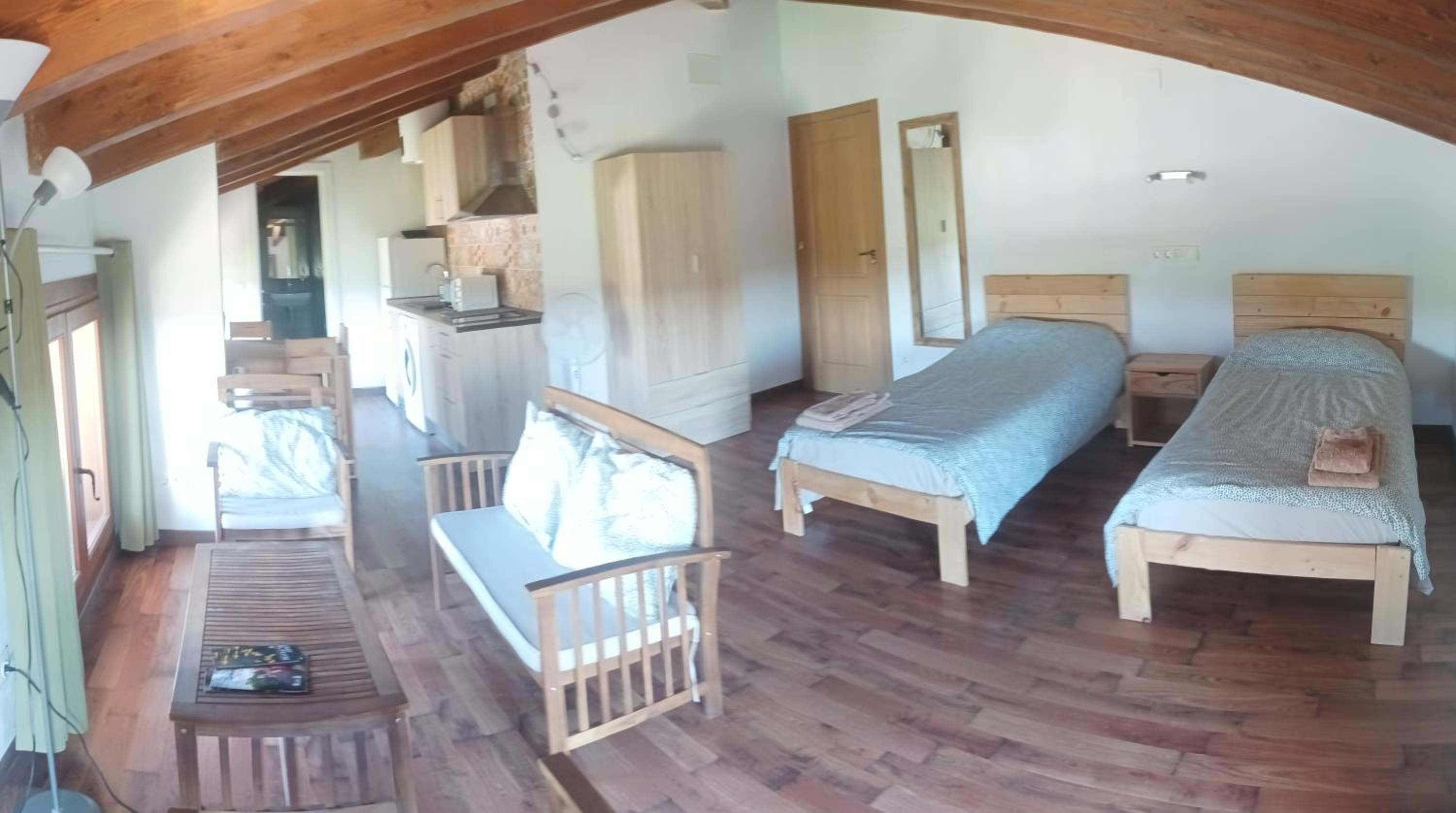 Estudio con vista al jardín