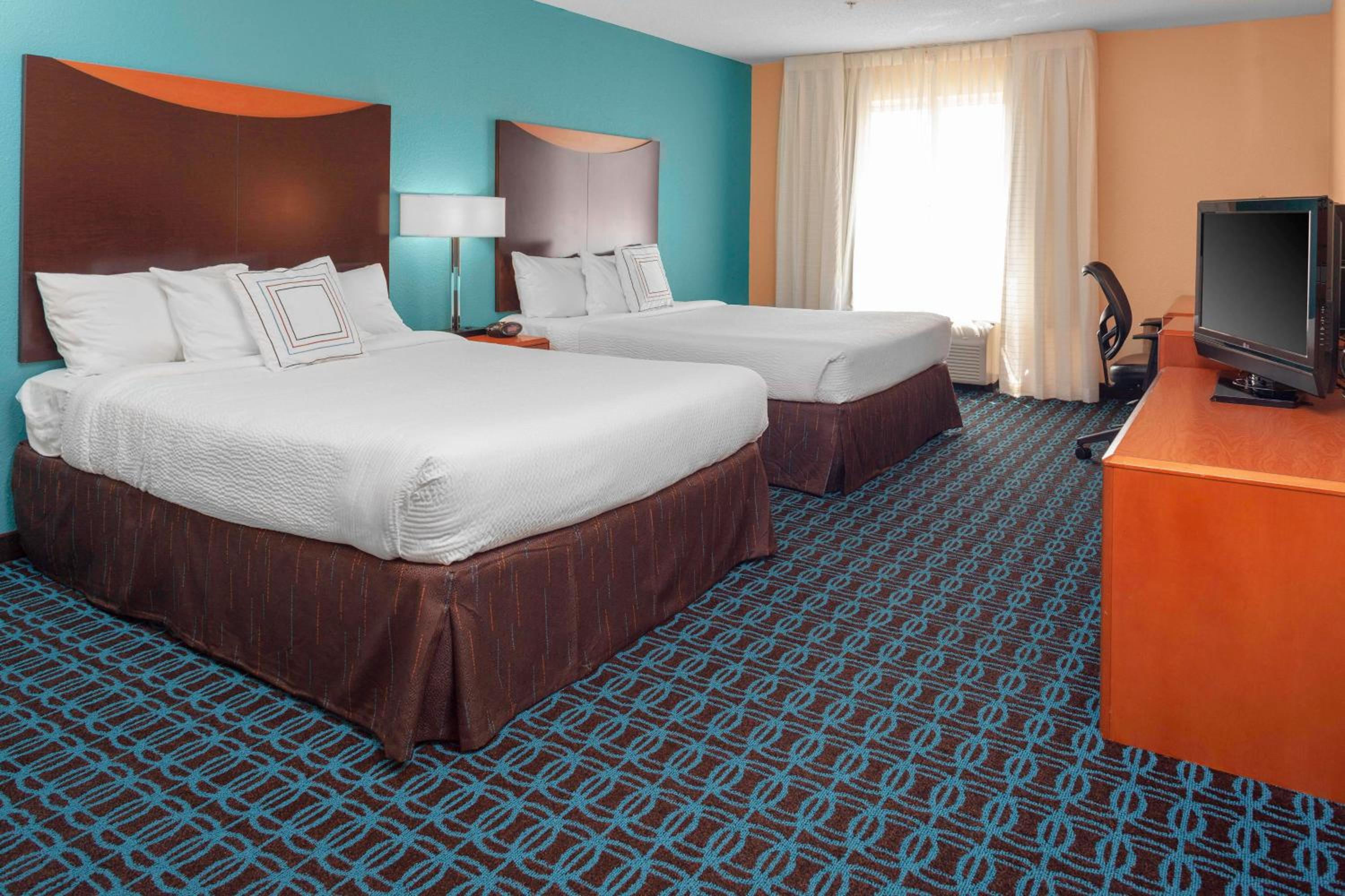 Queen Room with Two Queen Beds and Adapted Tub - Mobility and Hearing Accessible photo 1