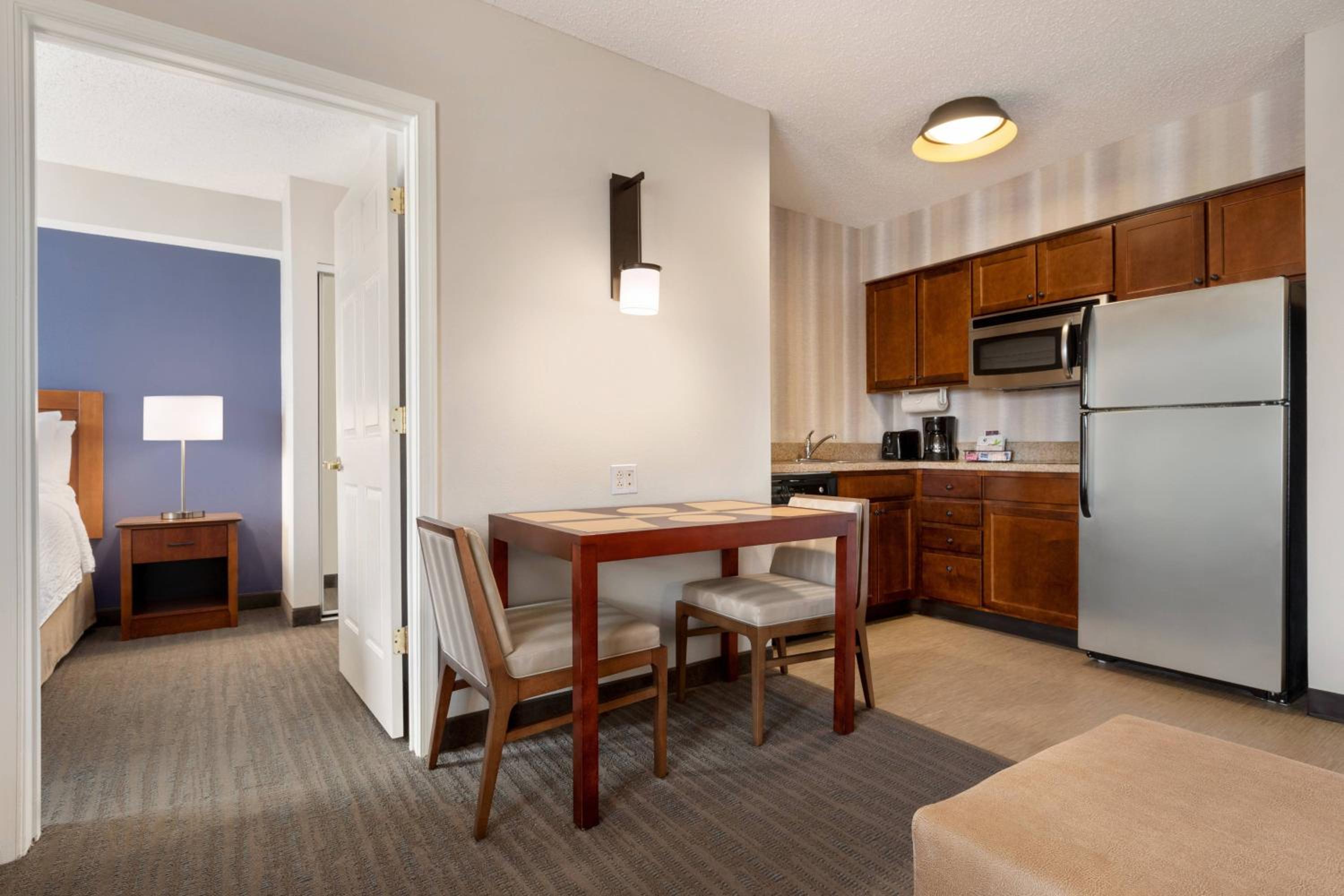 One-Bedroom Suite - Photo 6