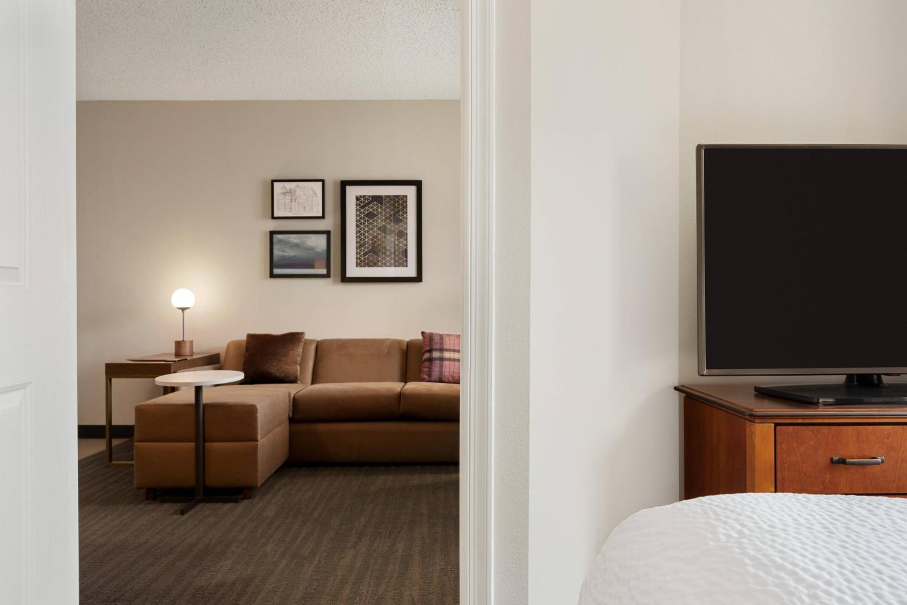 One-Bedroom Suite - Photo 2