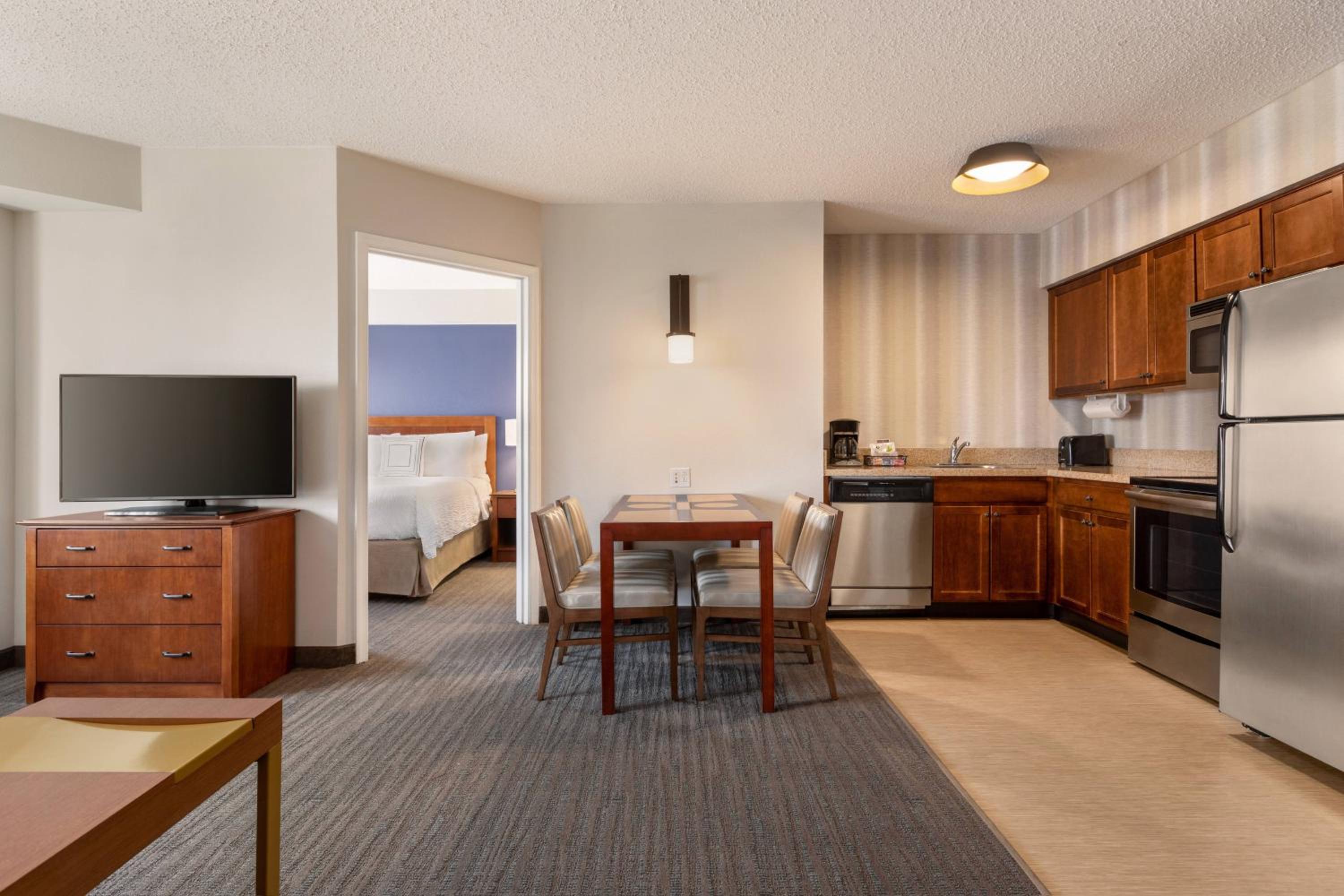 Two-Bedroom Suite - Photo 2