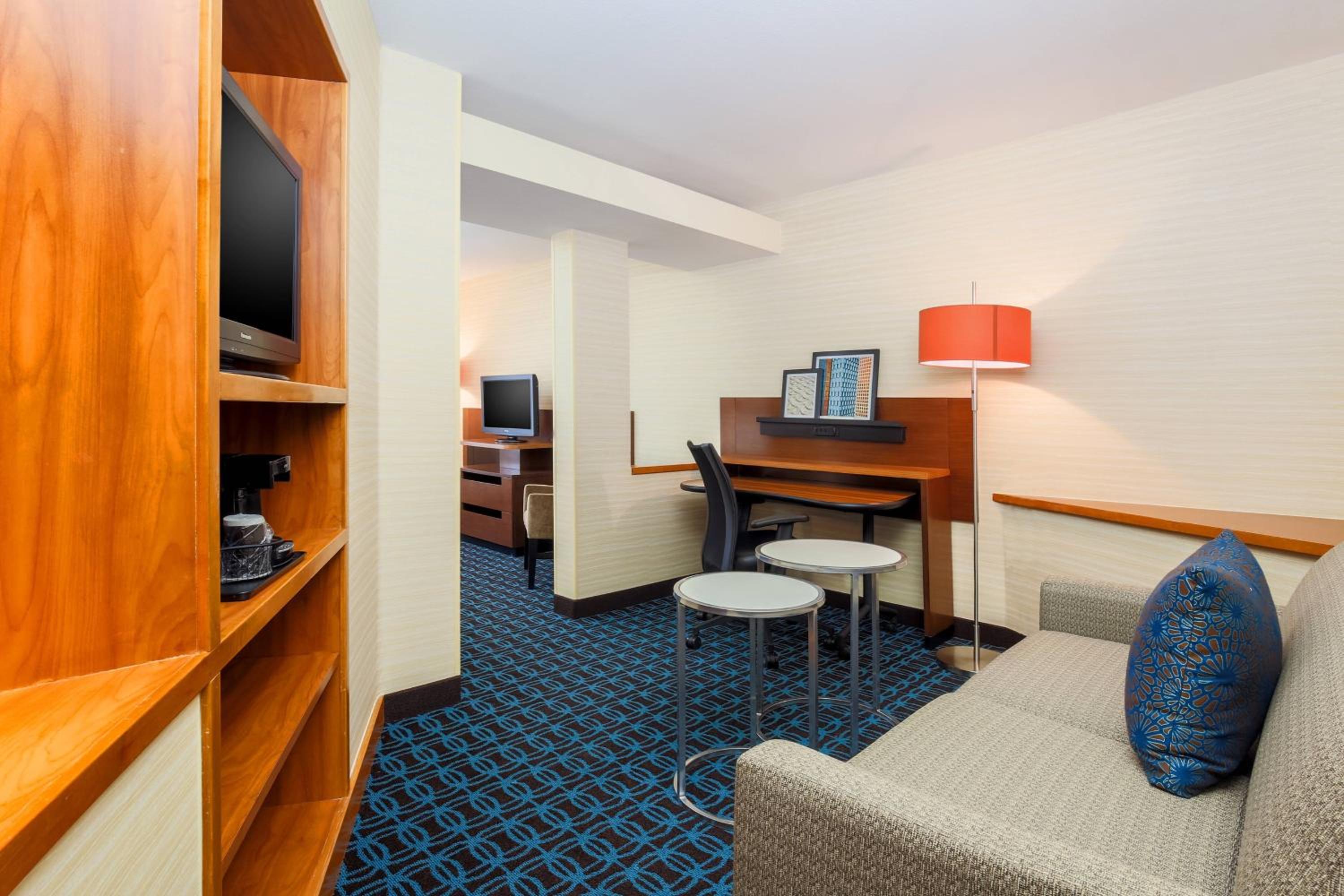 One-Bedroom King Suite with Sofa Bed - Photo 3