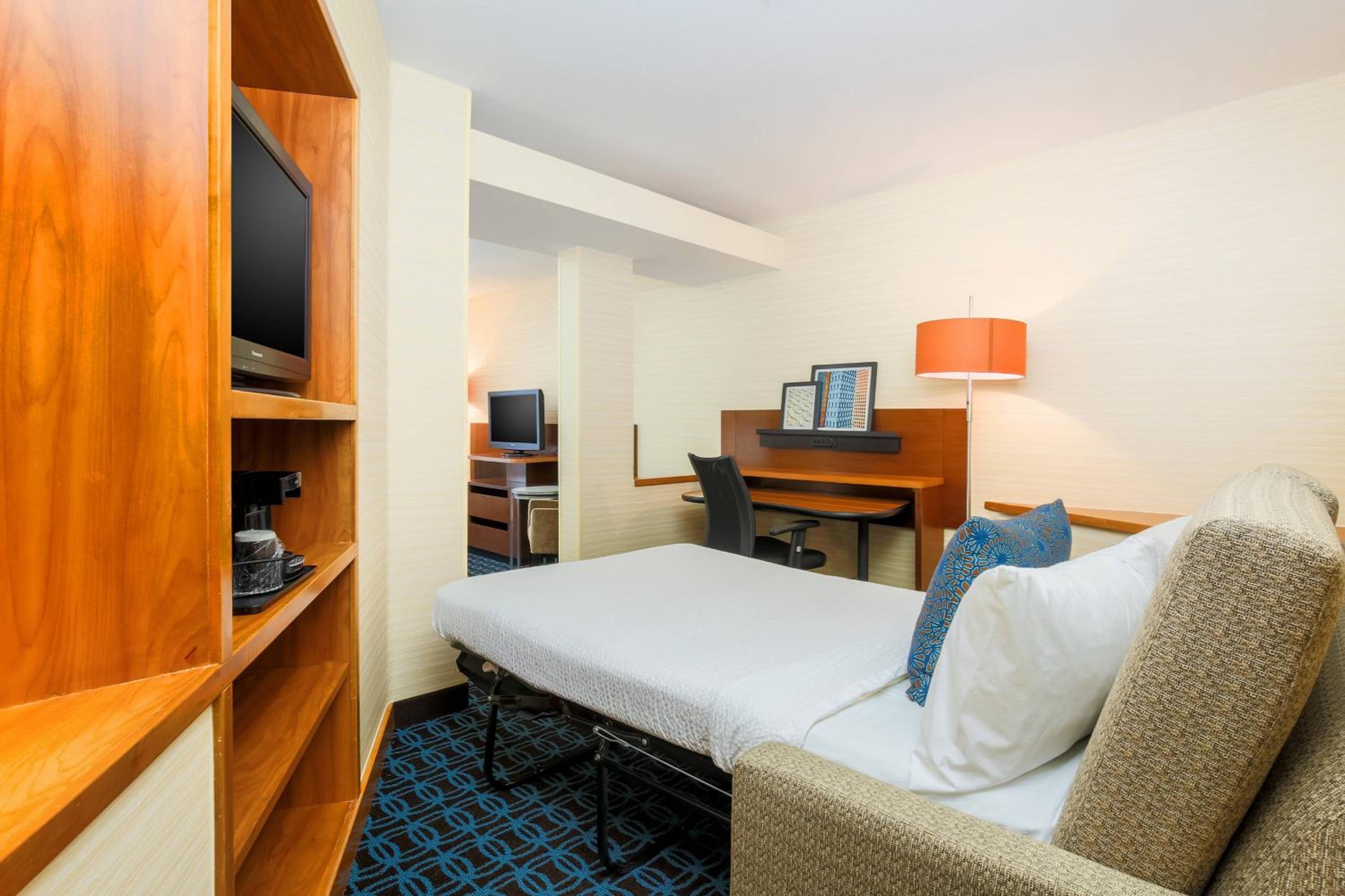 One-Bedroom King Suite with Sofa Bed - Photo 4