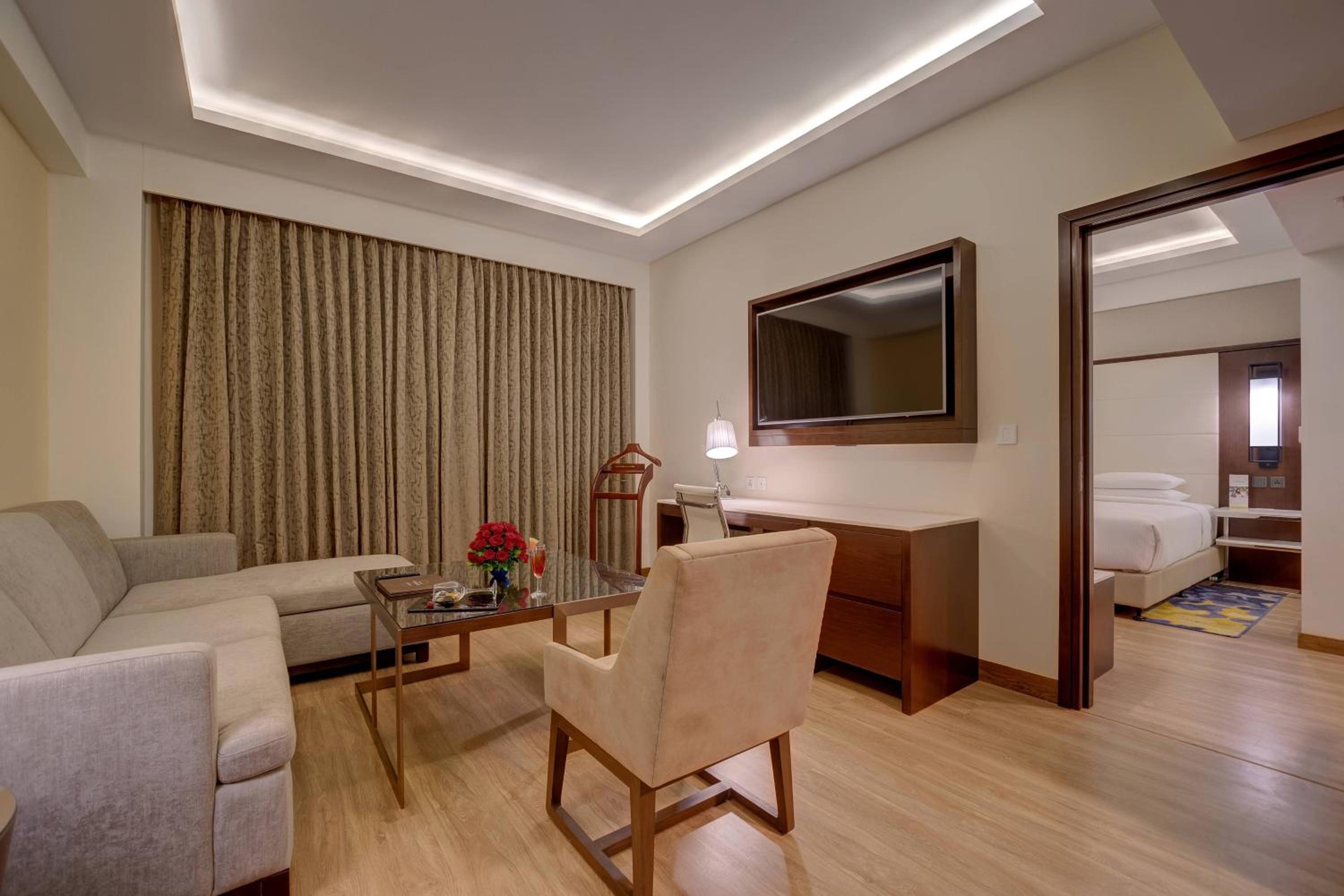 Executive Suite – Early Check-in and Late Check-out (Subject to Availability) – 10% Discount on F&B and Laundry till 15th September 2026 photo