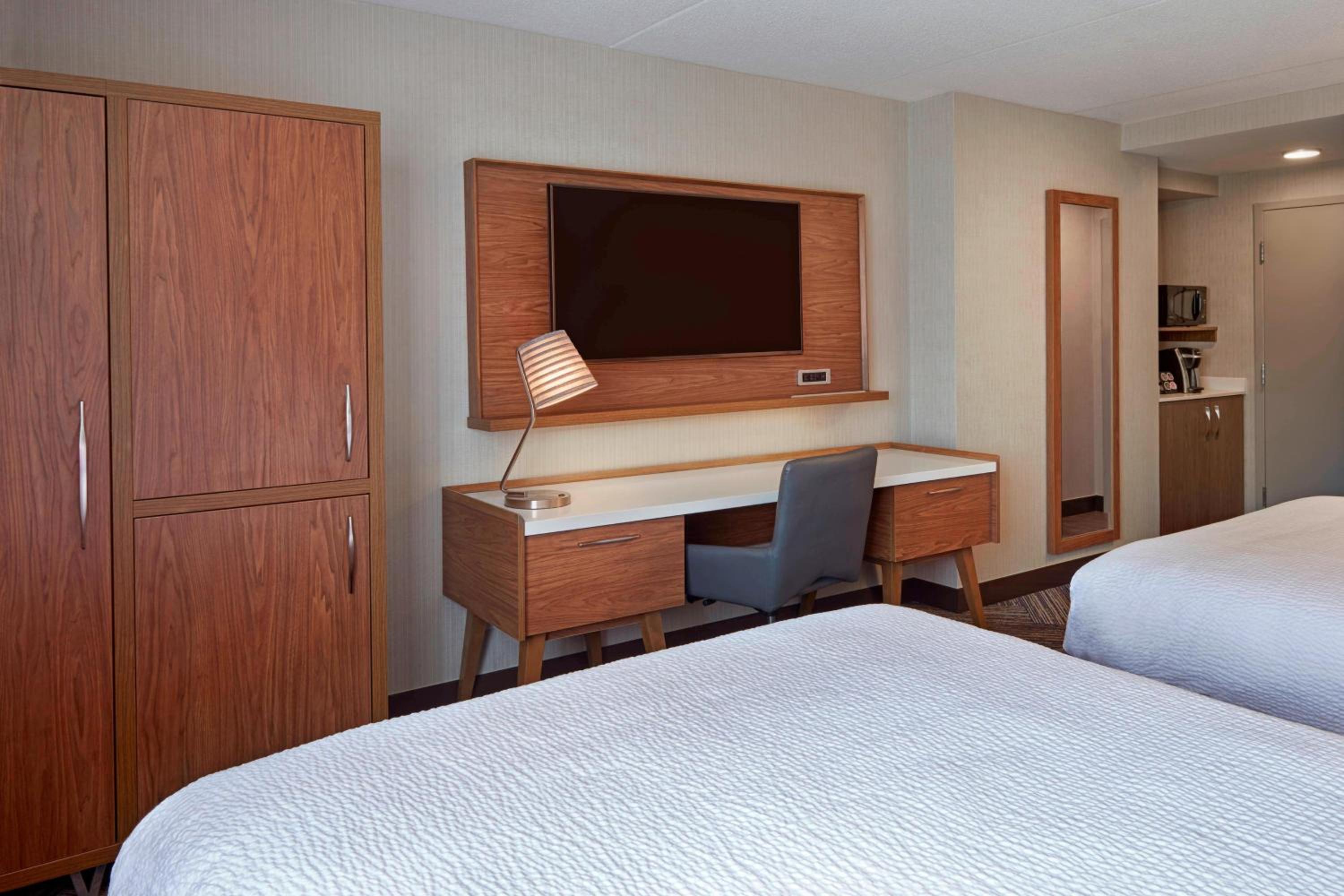Queen Room with Two Queen Beds - Photo 1