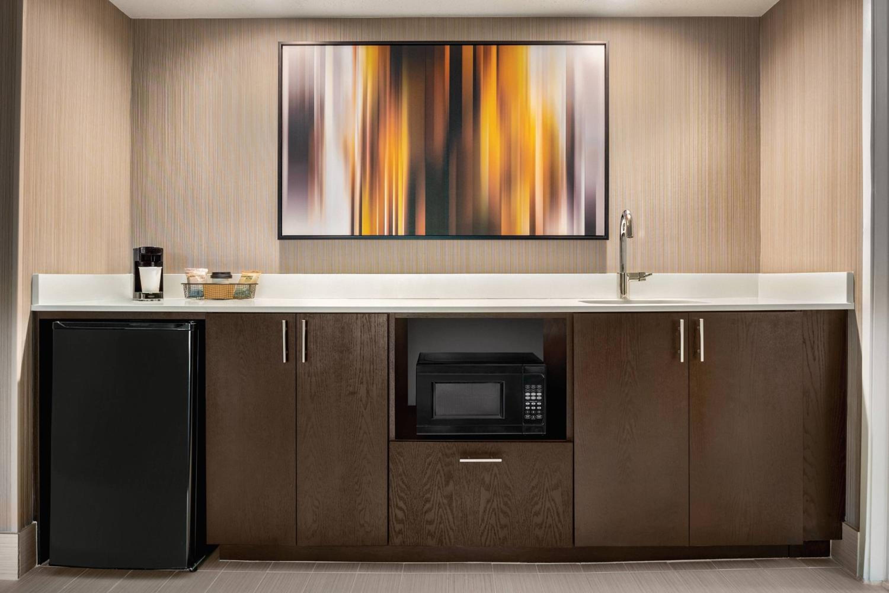One-Bedroom King Suite - Photo 6