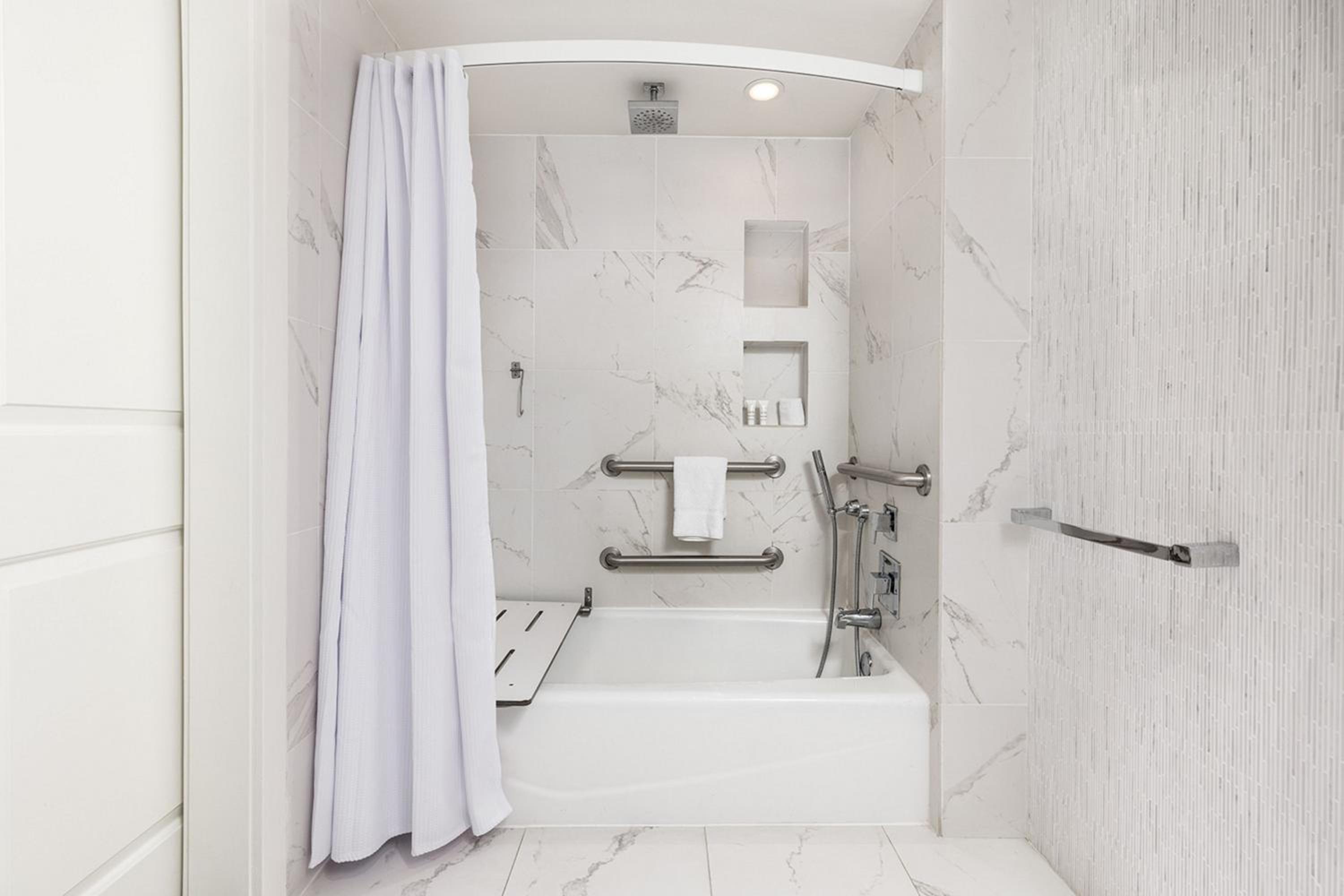 King Room with Skyline View and Adapted Tub - Mobility and Hearing Accessible thumbnail 5