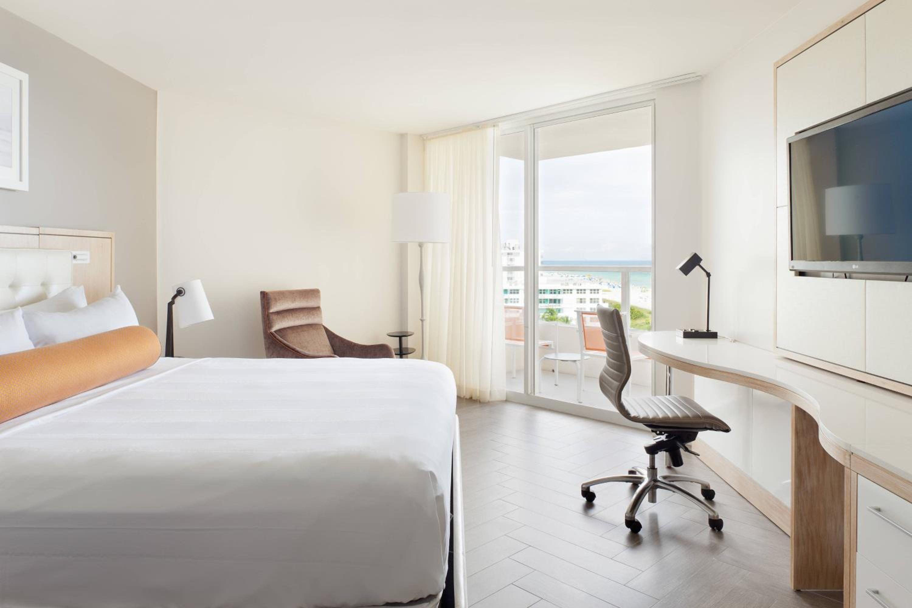 King Room with Ocean View and Balcony - Photo 9
