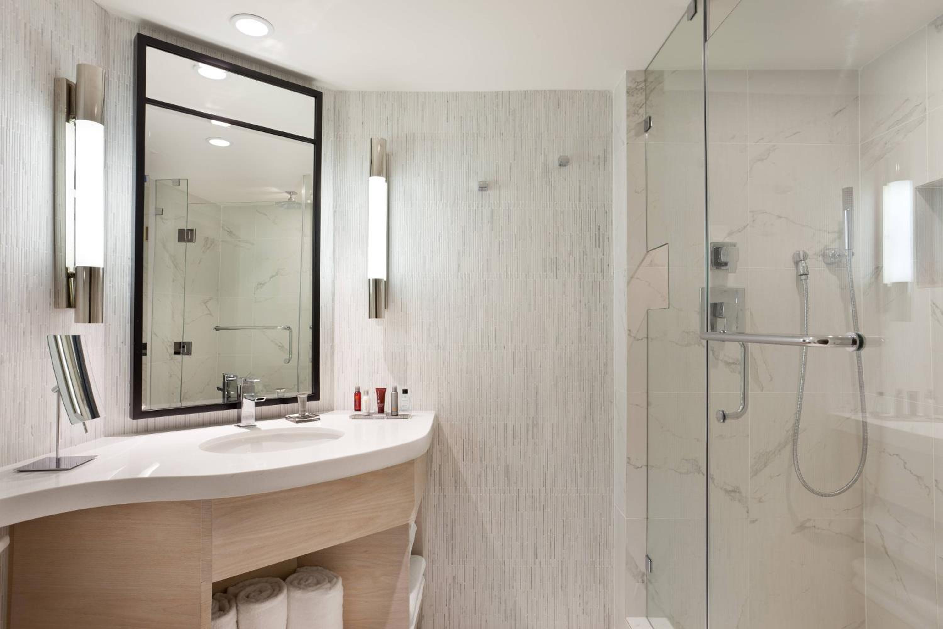 King Room with City View and Balcony