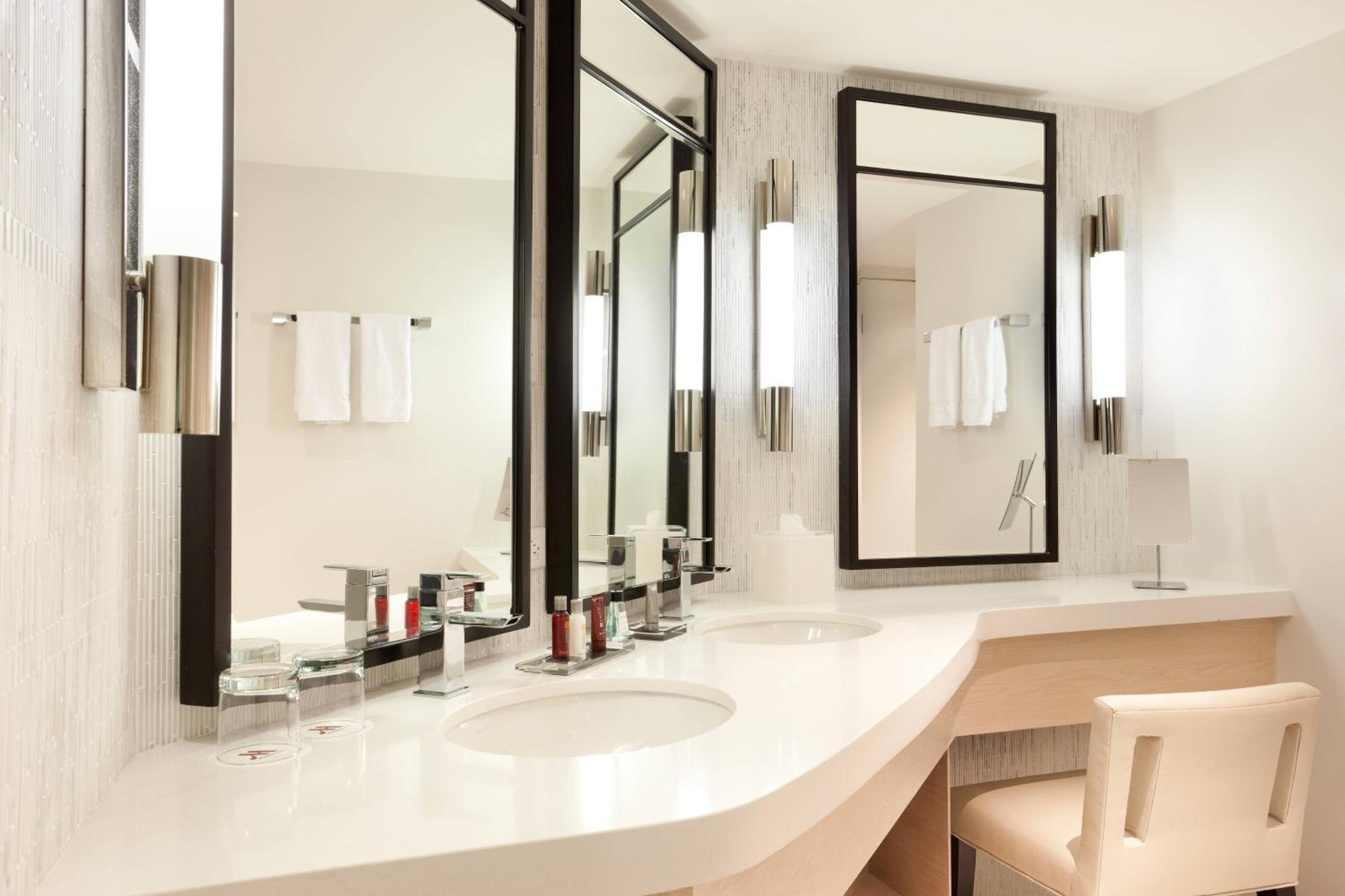 One-Bedroom King Suite with Ocean View