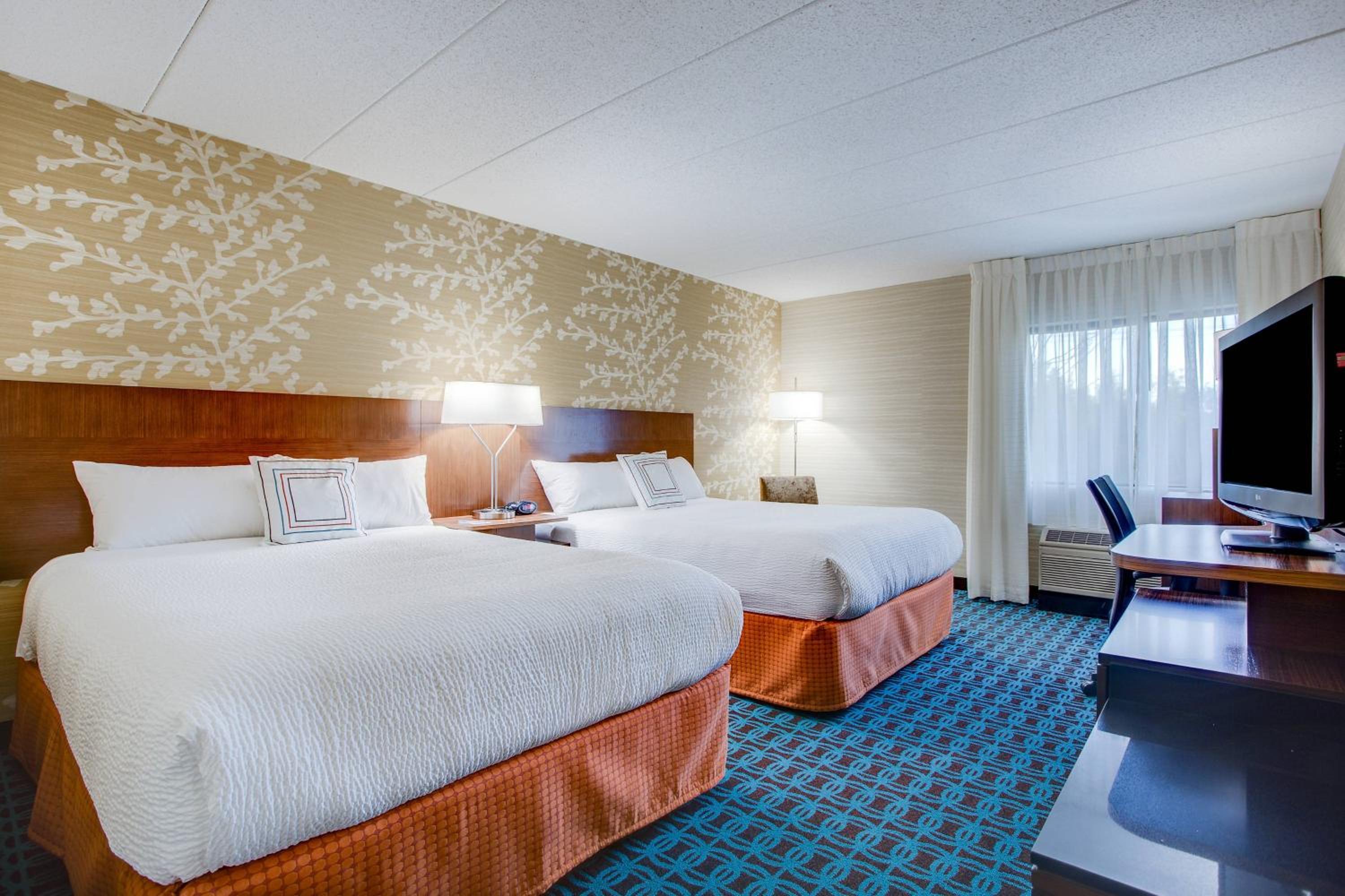 Queen Room with Two Queen Beds - Photo 1