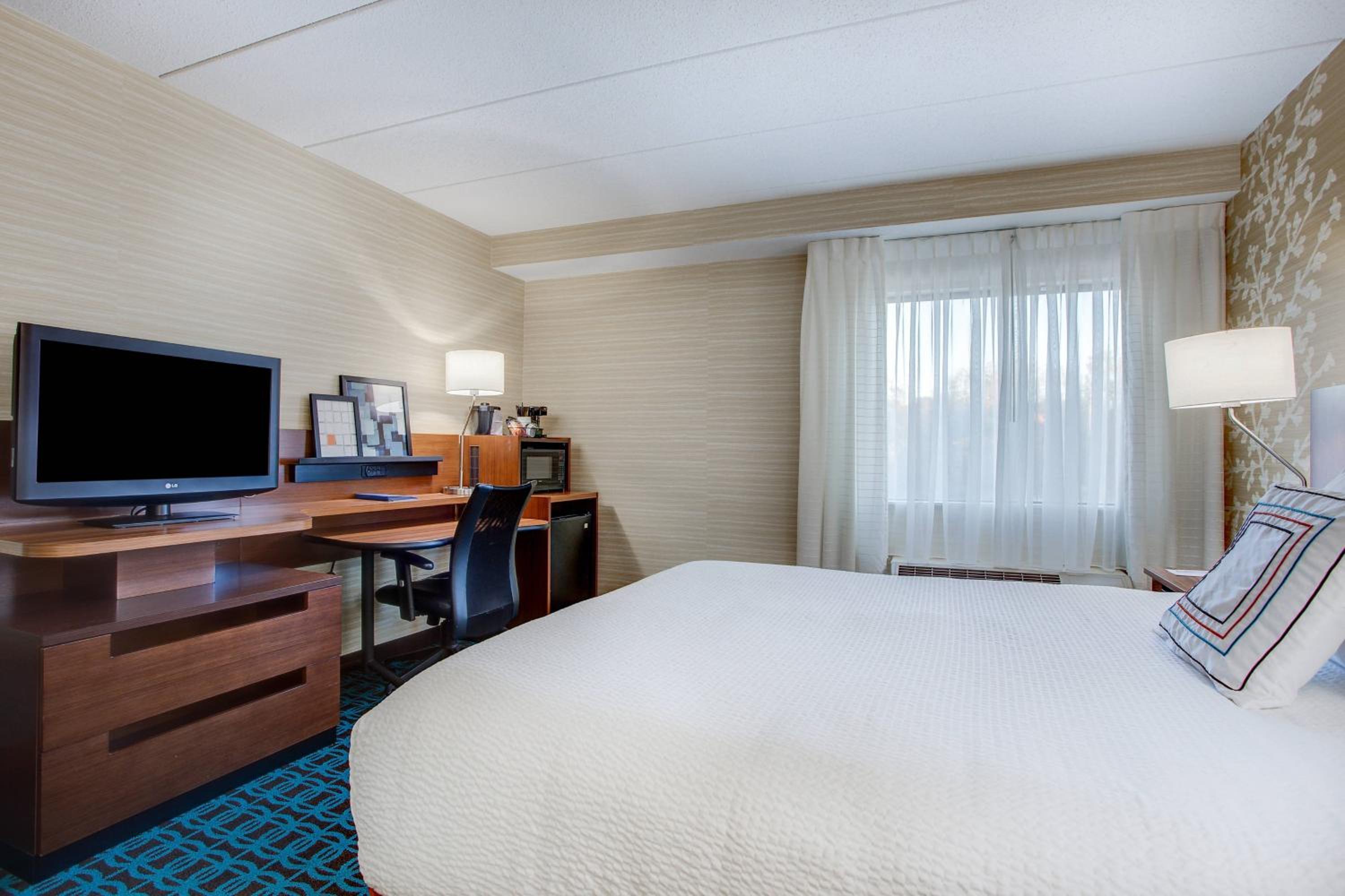 King Room with Sofa Bed - Photo 1