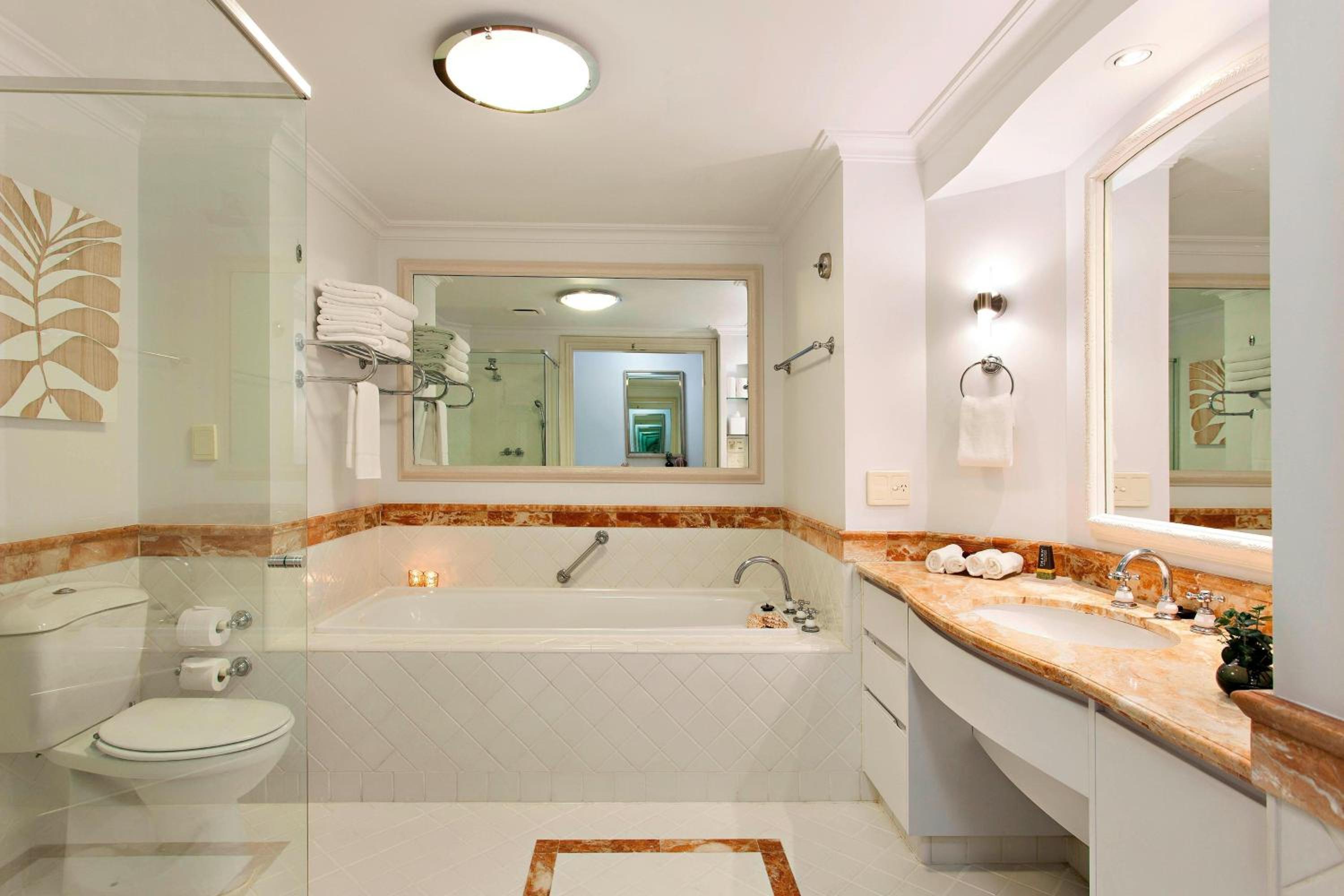 2 Bedroom Deluxe Suite, City view, Balcony photo 2