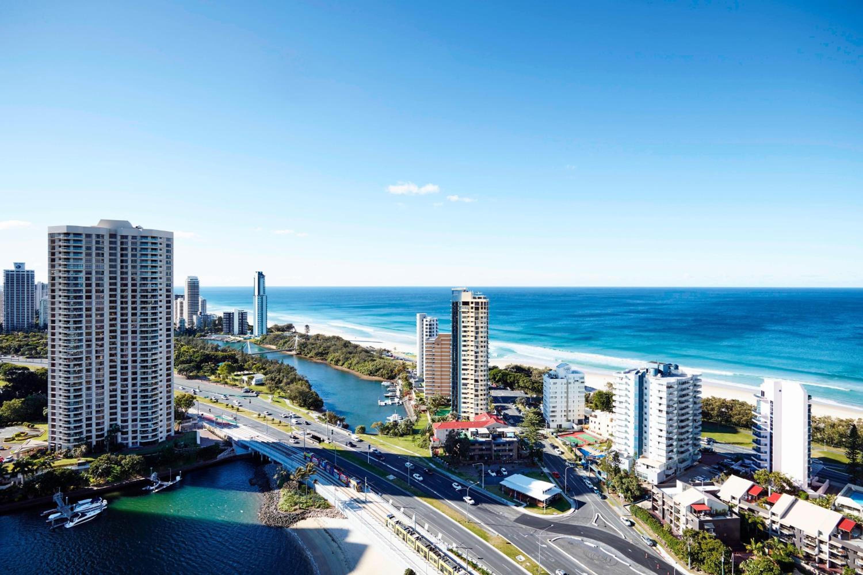 1 Bedroom Deluxe Suite, King, Sofa bed, Lagoon view, Balcony photo 2
