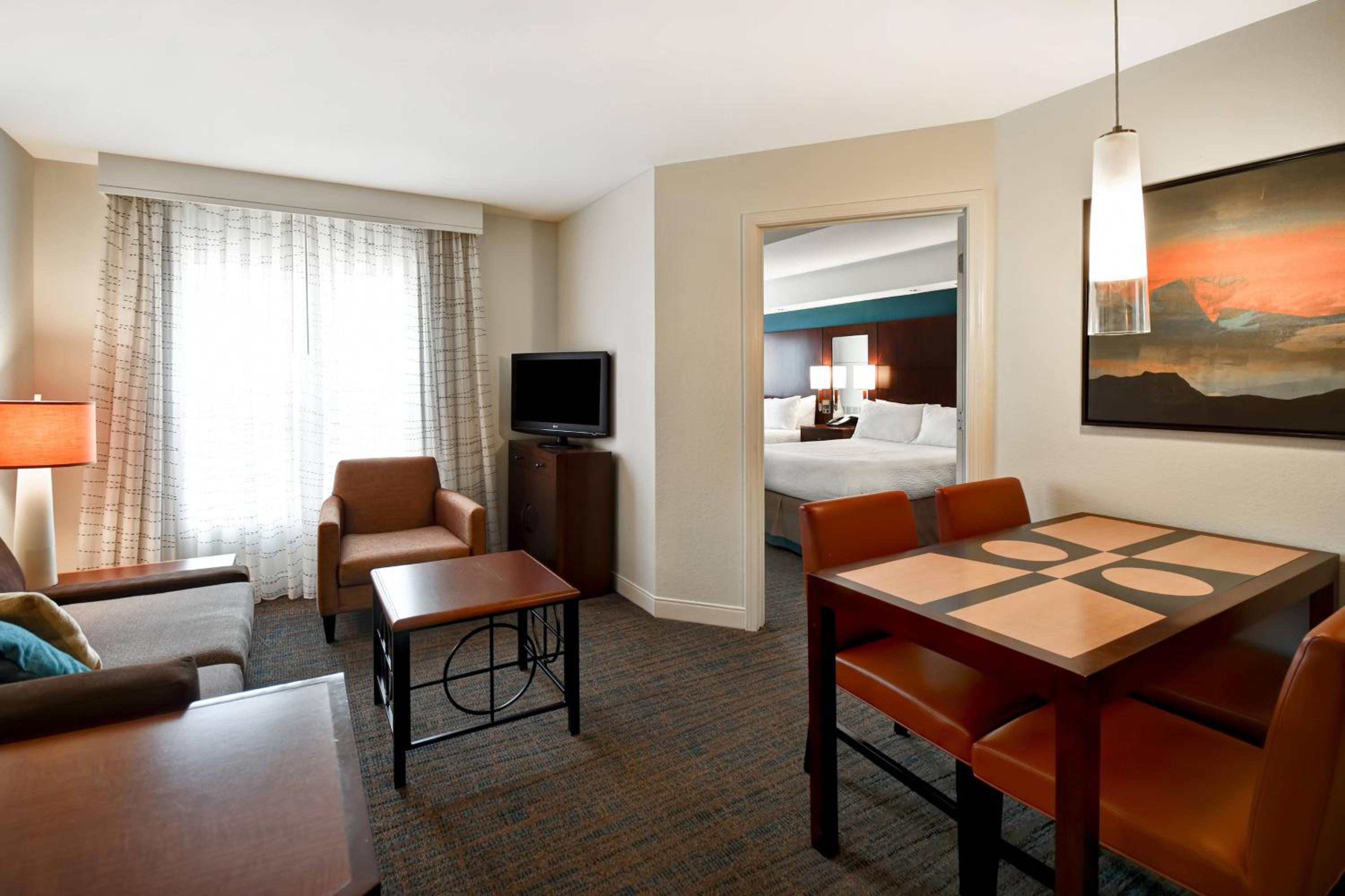 One-Bedroom Queen Suite with Sofa Bed - Photo 3