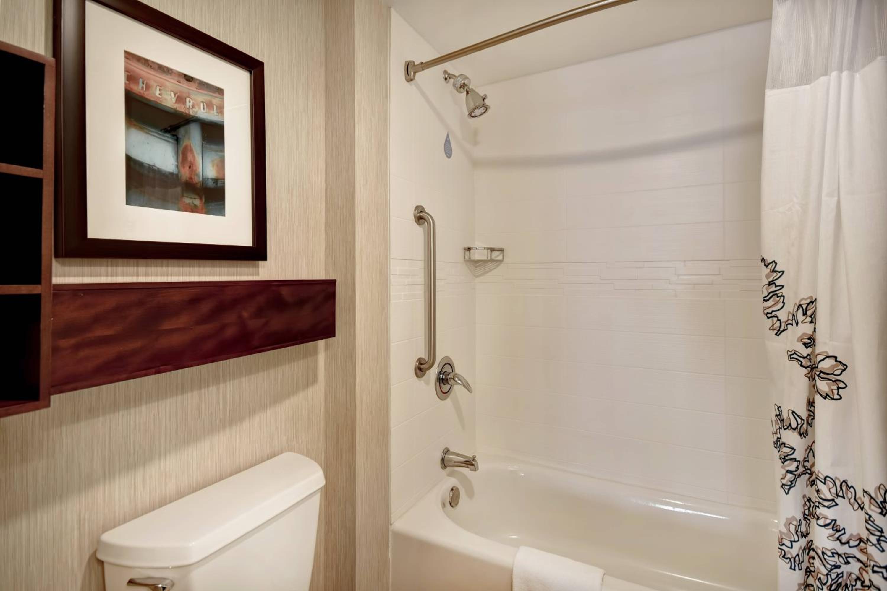 One-Bedroom Queen Suite with Sofa Bed - Photo 6
