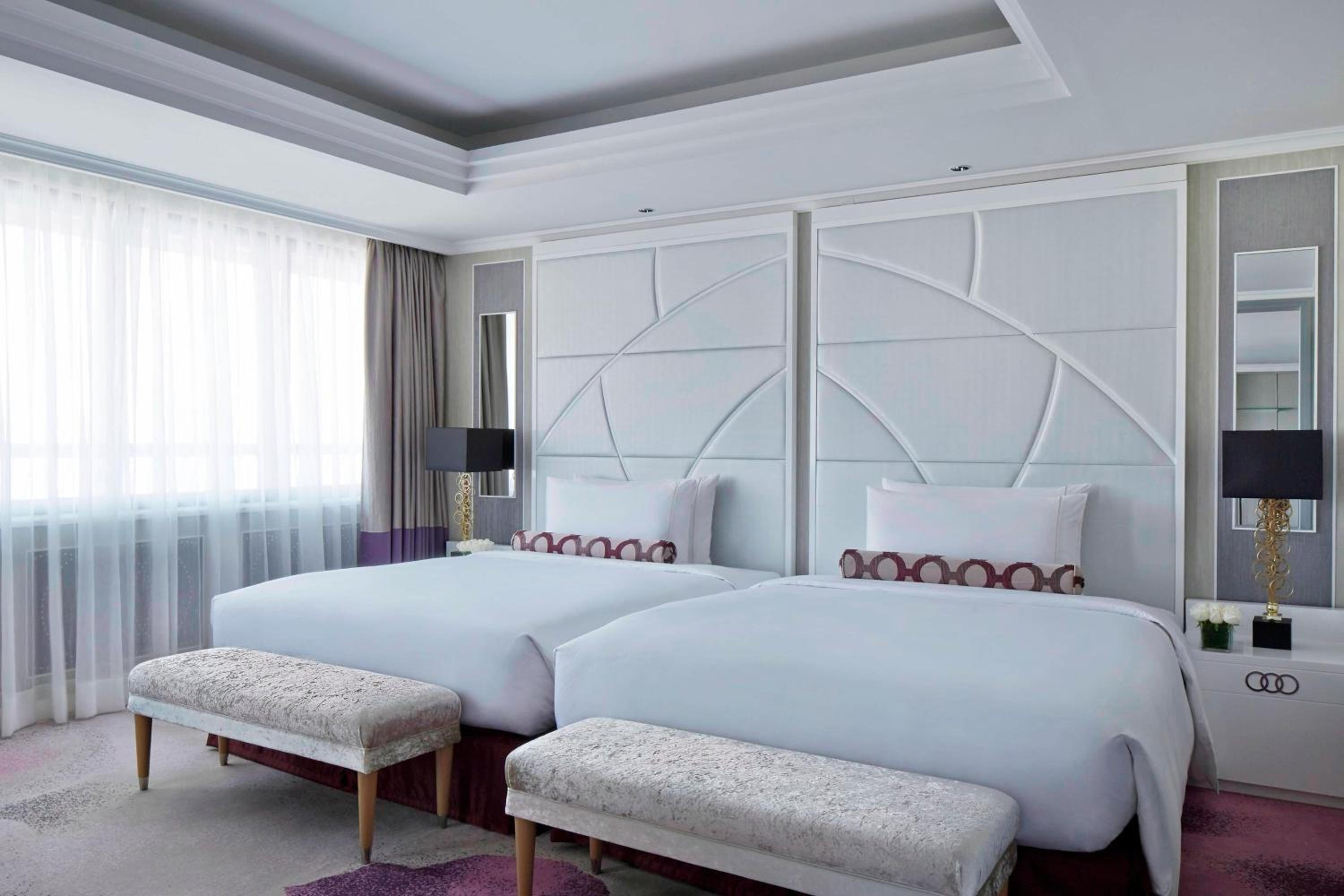Junior King Suite with Skyline View