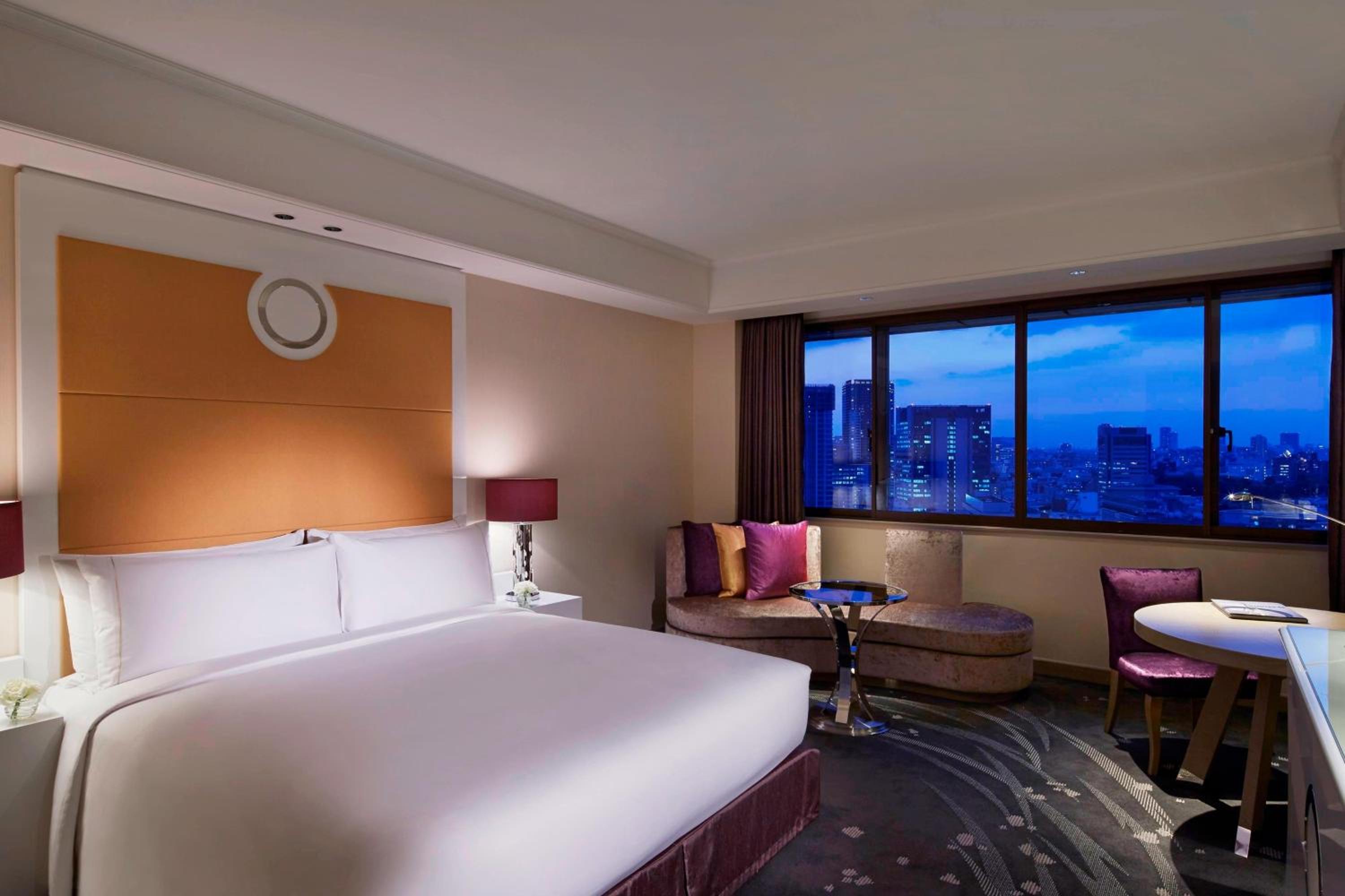 Deluxe King Room - High Floor photo 3