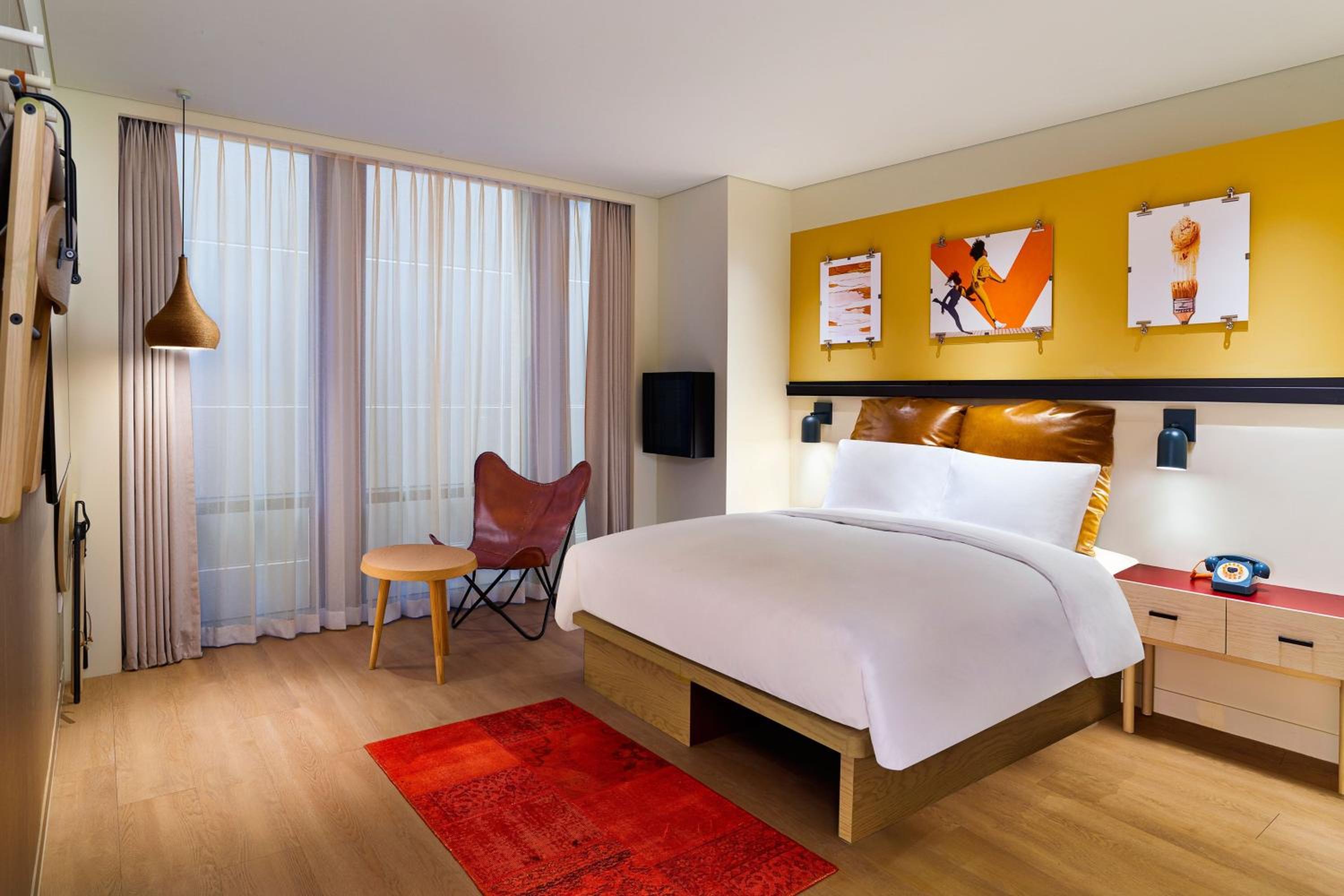 One-Bedroom Queen Suite with City View - Photo 1