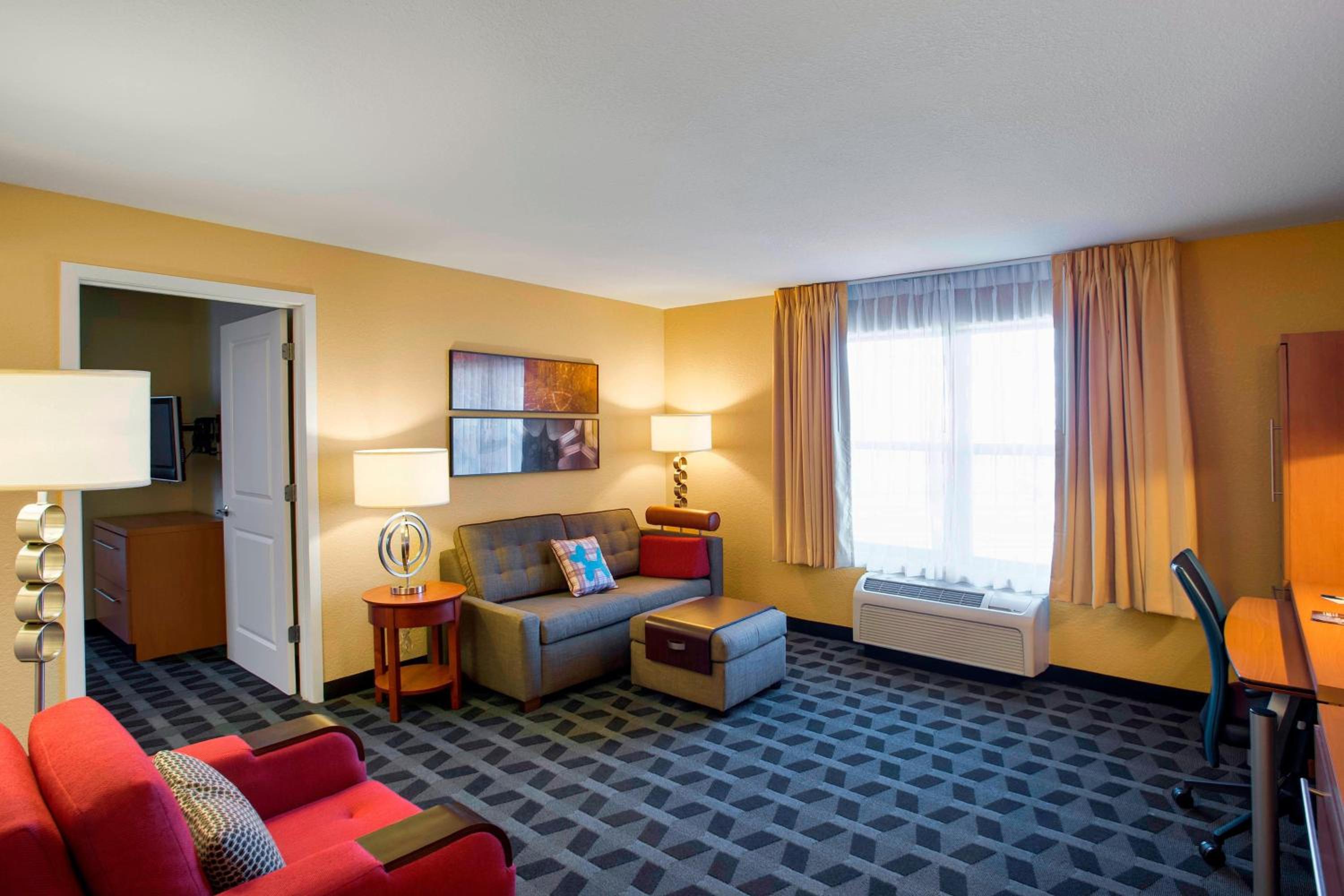 One-Bedroom Queen Suite with Sofa Bed - Photo 3