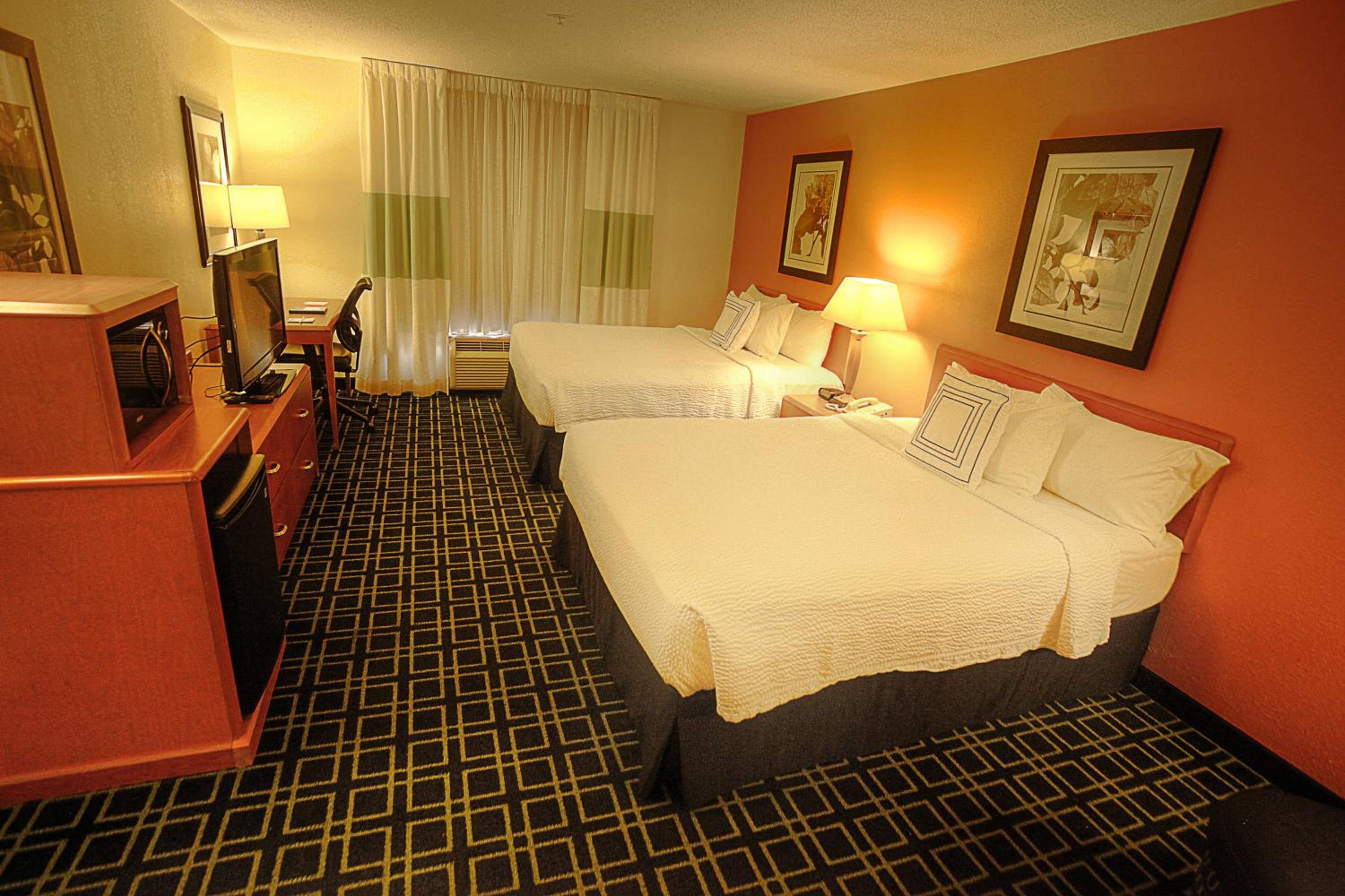 Queen Room with Two Queen Beds - Photo 1