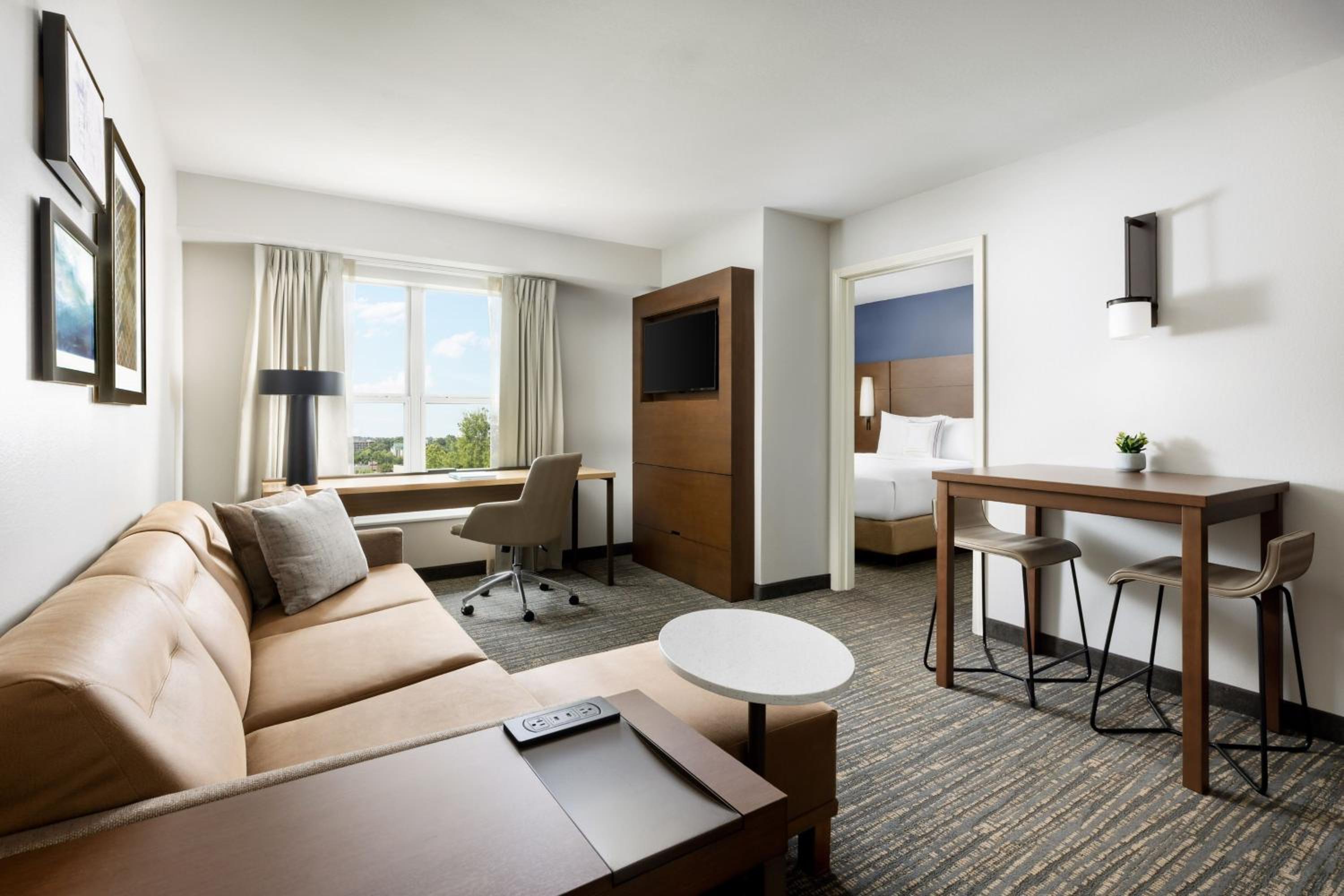 One-Bedroom Queen Suite with Sofa Bed - Non-Smoking - Photo 1