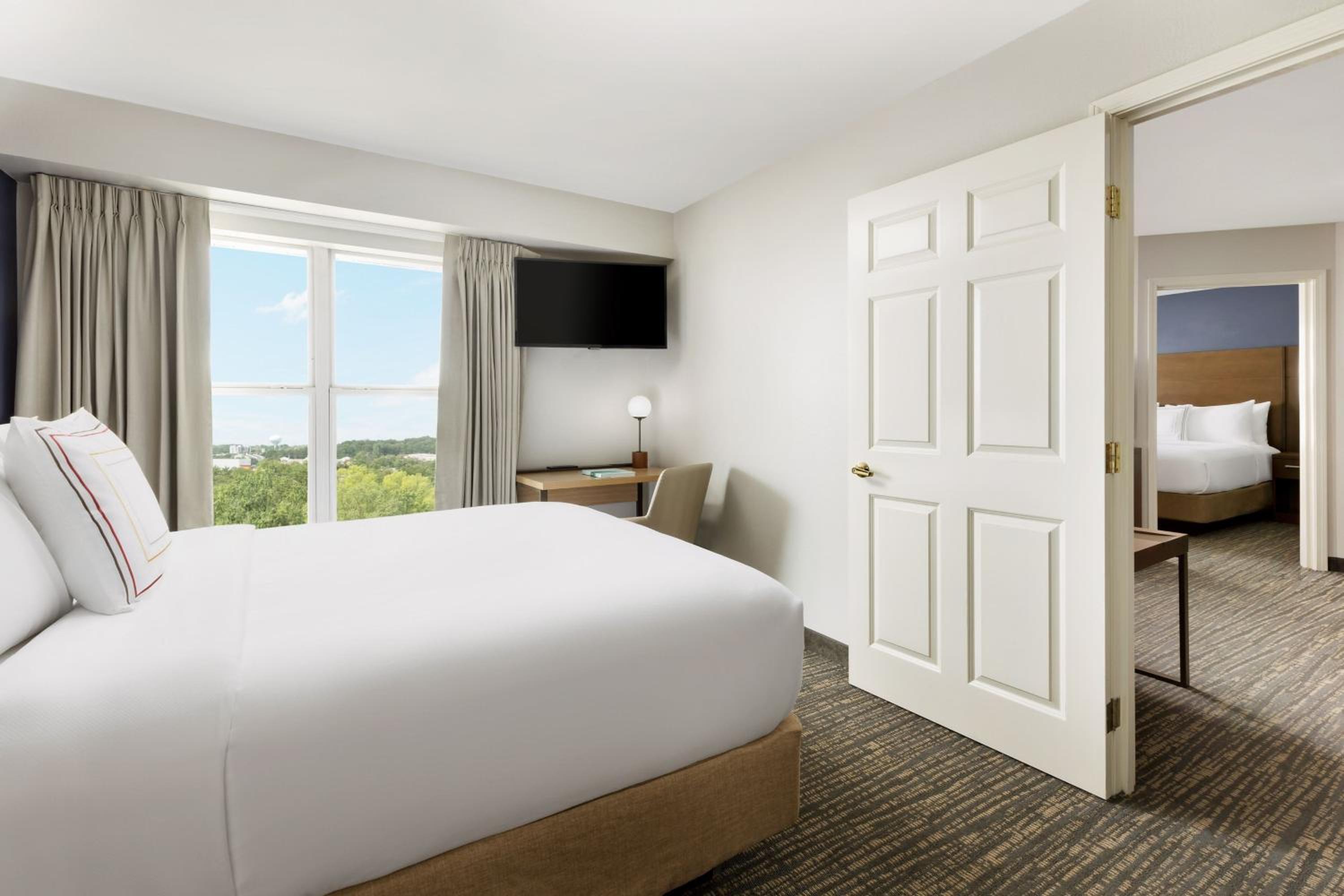Two-Bedroom Suite - Non-Smoking - Photo 3