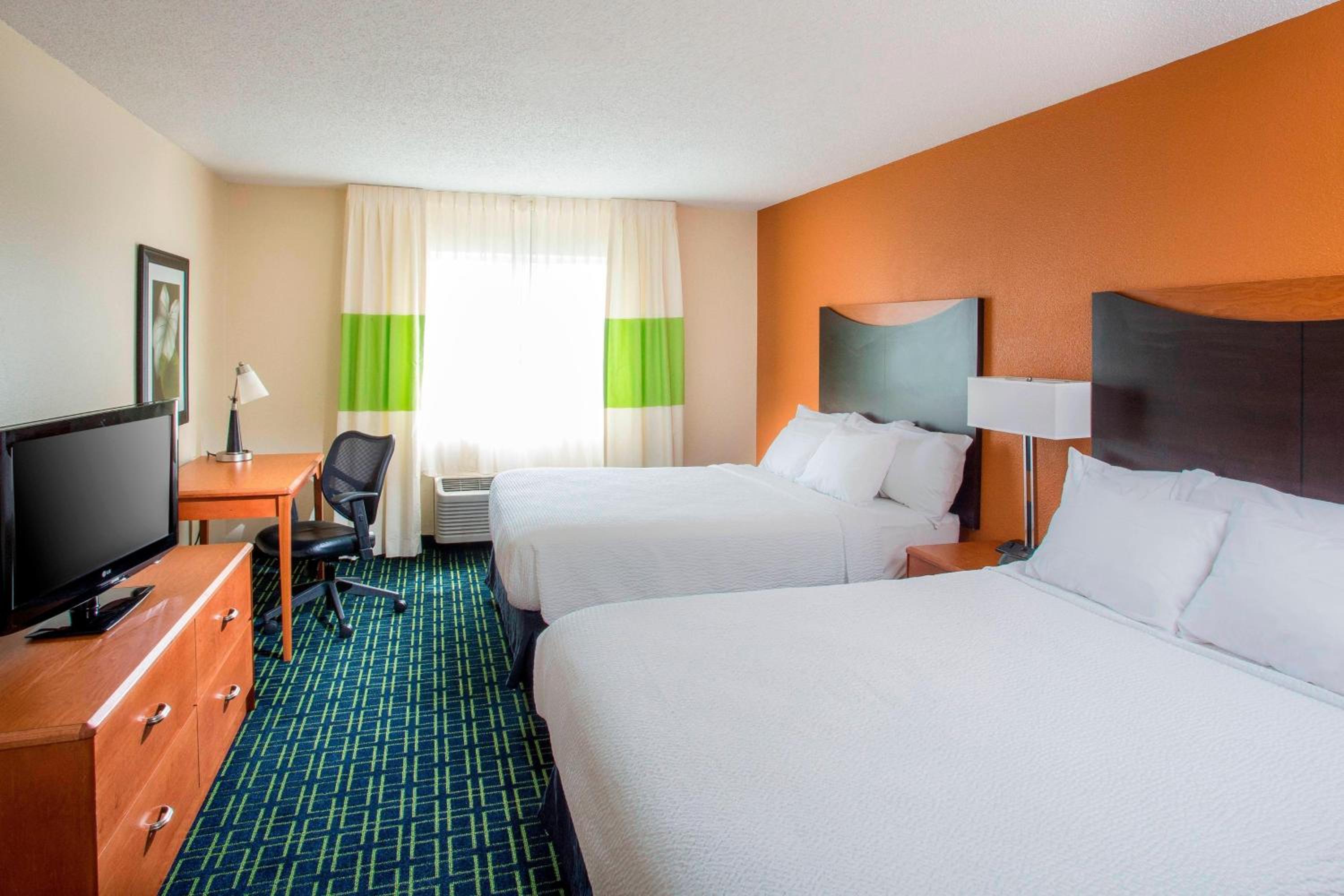 Queen Room with Two Queen Beds - Photo 1