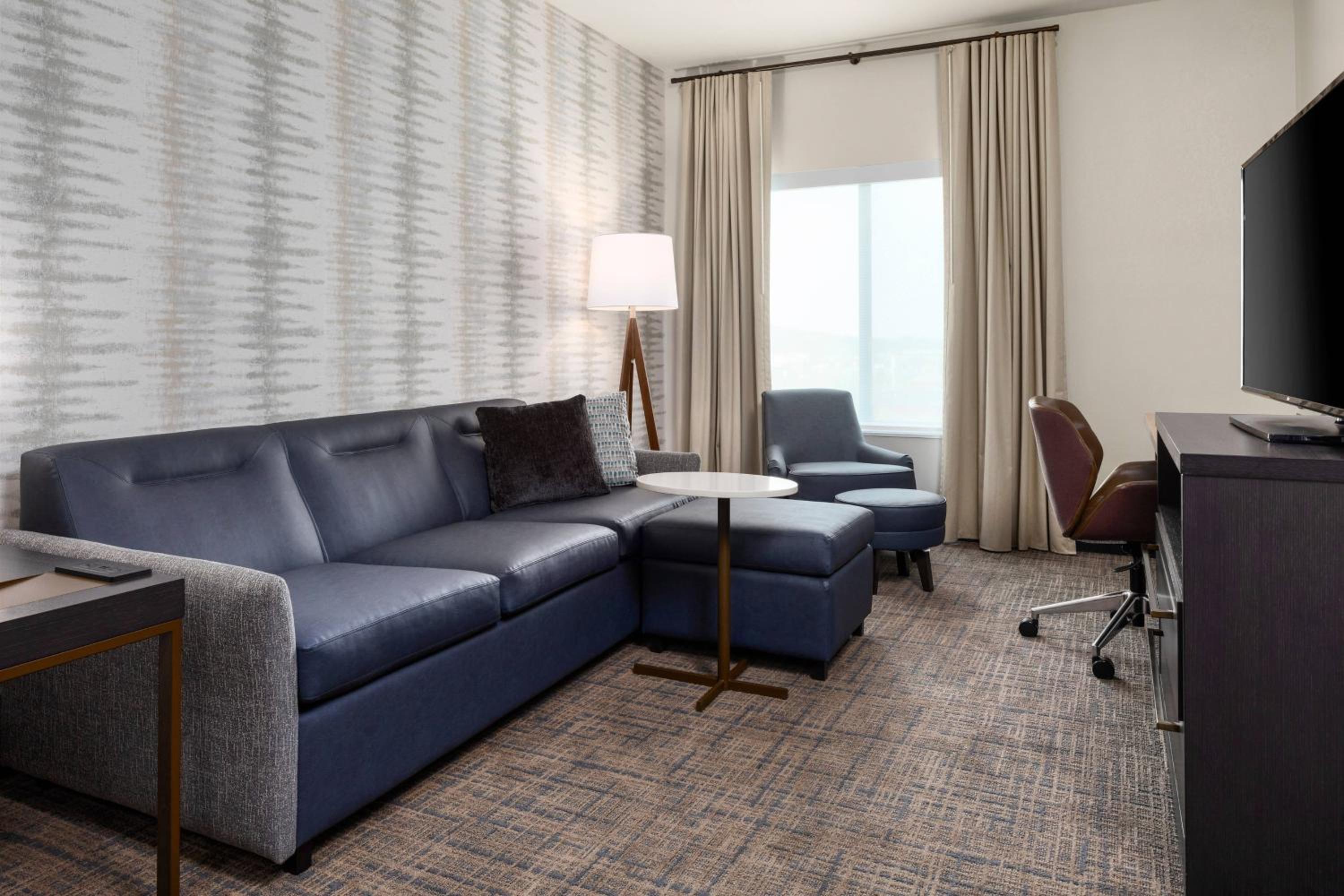 One-Bedroom King Suite with Sofa Bed - Photo 4
